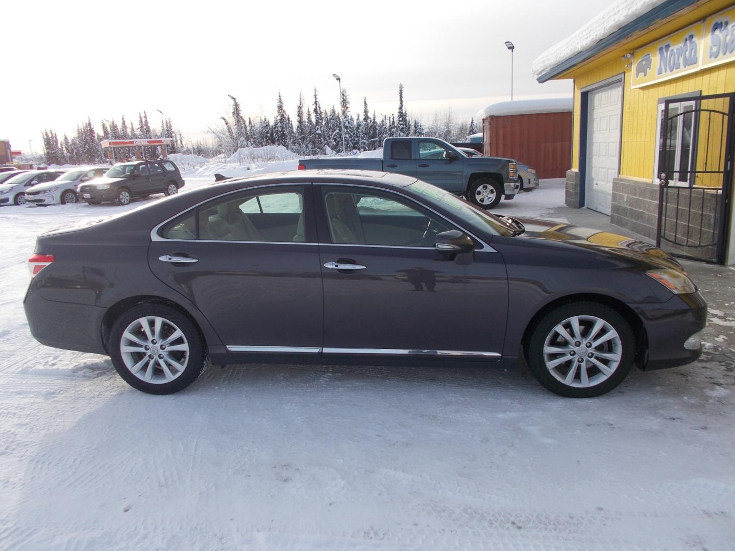 2010 Grey Lexus ES 350 Sedan (JTHBK1EG2A2) with an 3.5L V6 DOHC 24V engine, 6-Speed Automatic transmission, located at 2630 Philips Field Rd., Fairbanks, AK, 99709, (907) 458-0593, 64.848068, -147.780609 - Photo#2