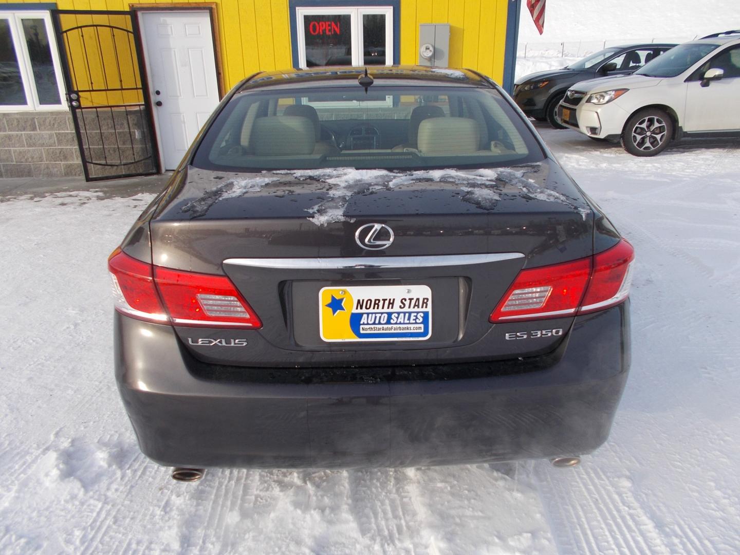 2010 Grey Lexus ES 350 Sedan (JTHBK1EG2A2) with an 3.5L V6 DOHC 24V engine, 6-Speed Automatic transmission, located at 2630 Philips Field Rd., Fairbanks, AK, 99709, (907) 458-0593, 64.848068, -147.780609 - Photo#3