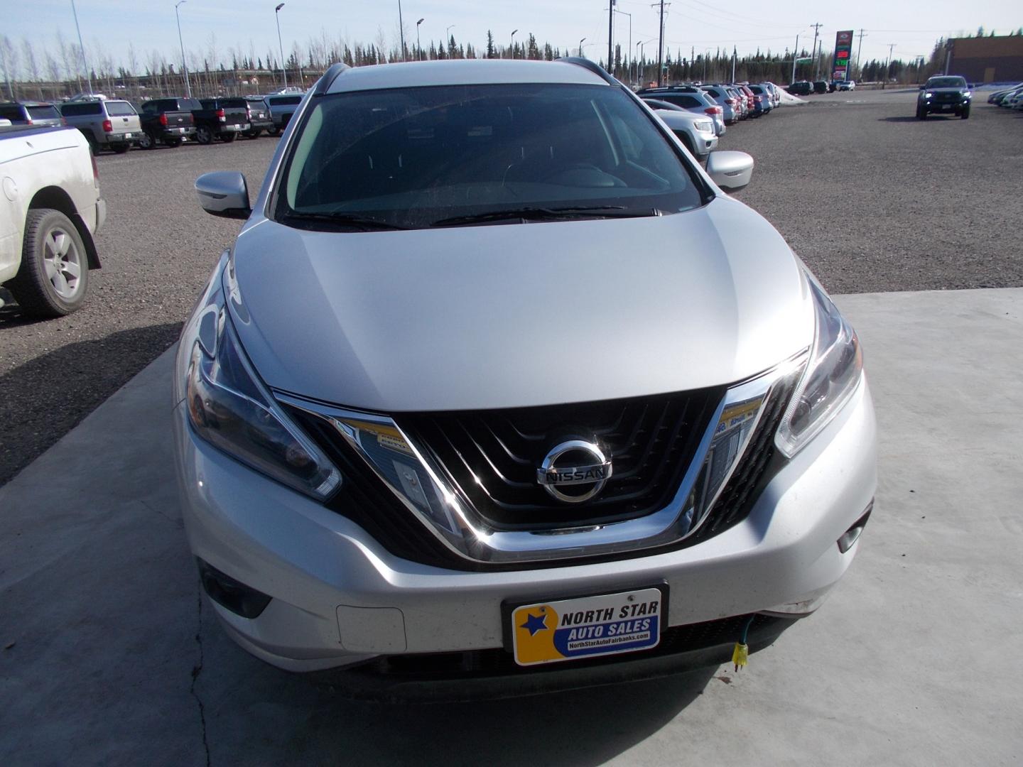 2018 Silver Nissan Murano Platinum AWD (5N1AZ2MH4JN) with an 3.5L V6 DOHC 24V engine, CVT transmission, located at 2630 Philips Field Rd., Fairbanks, AK, 99709, (907) 458-0593, 64.848068, -147.780609 - Photo#1