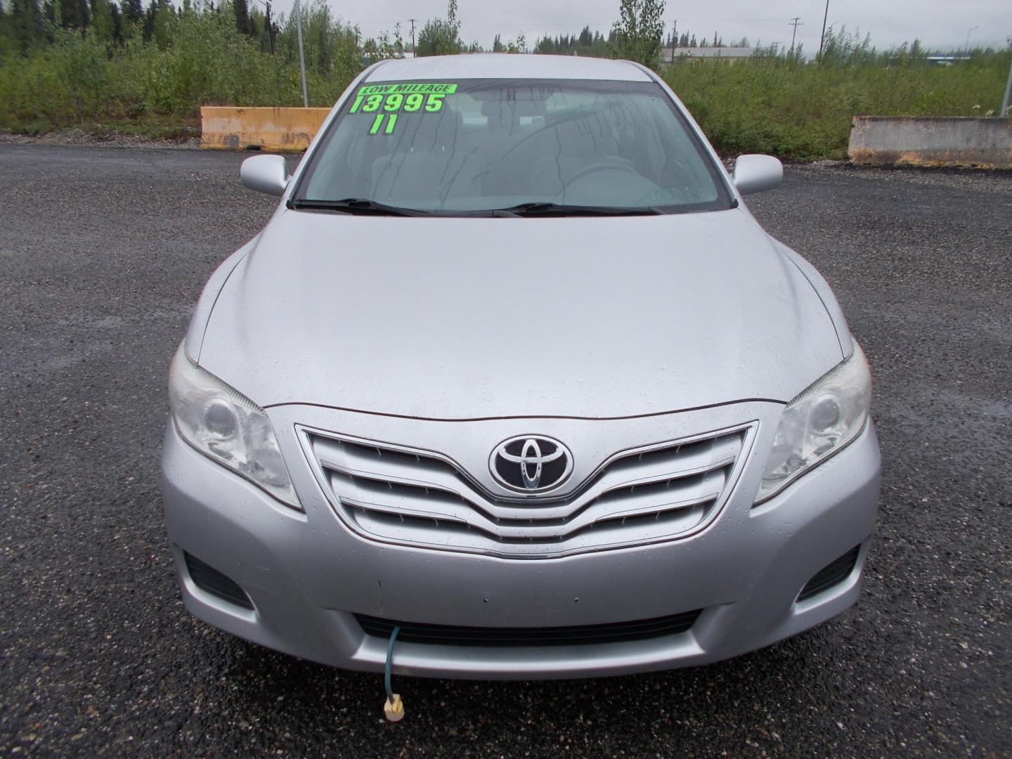 2011 Silver Toyota Camry SE 6-Spd AT (4T1BF3EK3BU) with an 2.5L L4 DOHC 16V engine, 6-Speed Automatic transmission, located at 2630 Philips Field Rd., Fairbanks, AK, 99709, (907) 458-0593, 64.848068, -147.780609 - Photo#1