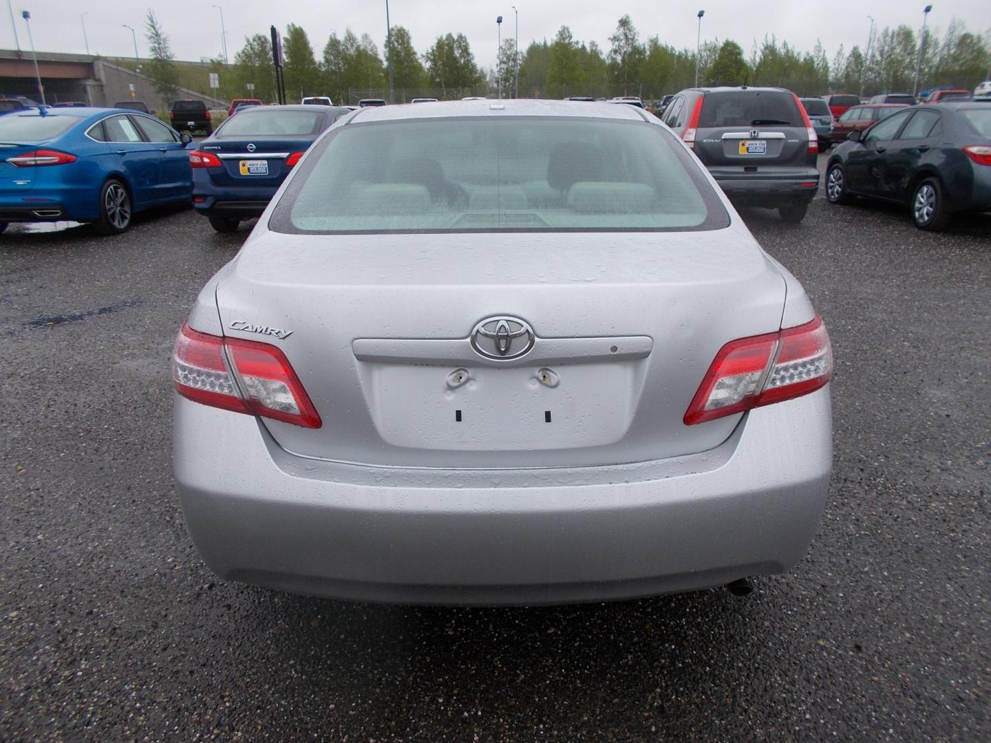 2011 Silver Toyota Camry SE 6-Spd AT (4T1BF3EK3BU) with an 2.5L L4 DOHC 16V engine, 6-Speed Automatic transmission, located at 2630 Philips Field Rd., Fairbanks, AK, 99709, (907) 458-0593, 64.848068, -147.780609 - Photo#3