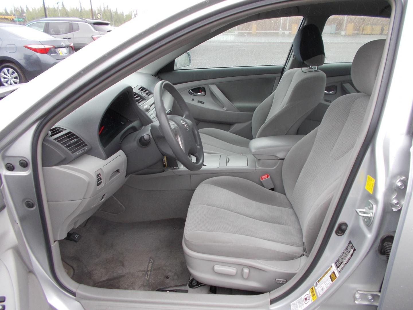 2011 Silver Toyota Camry SE 6-Spd AT (4T1BF3EK3BU) with an 2.5L L4 DOHC 16V engine, 6-Speed Automatic transmission, located at 2630 Philips Field Rd., Fairbanks, AK, 99709, (907) 458-0593, 64.848068, -147.780609 - Photo#4