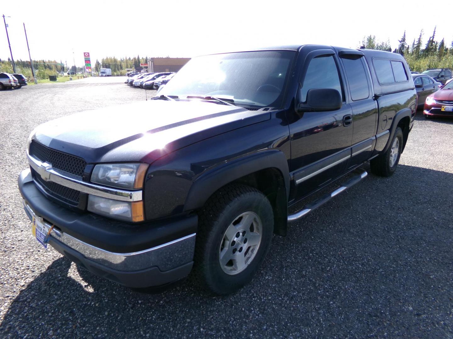 2005 Blue Chevrolet Silverado 1500 Ext. Cab Long Bed 4WD (1GCEK19Z95Z) with an 5.3L V8 OHV 16V FFV engine, 4-Speed Automatic Overdrive transmission, located at 2630 Philips Field Rd., Fairbanks, AK, 99709, (907) 458-0593, 64.848068, -147.780609 - Photo#0