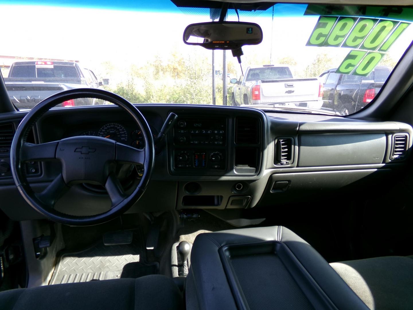 2005 Blue Chevrolet Silverado 1500 Ext. Cab Long Bed 4WD (1GCEK19Z95Z) with an 5.3L V8 OHV 16V FFV engine, 4-Speed Automatic Overdrive transmission, located at 2630 Philips Field Rd., Fairbanks, AK, 99709, (907) 458-0593, 64.848068, -147.780609 - Photo#5