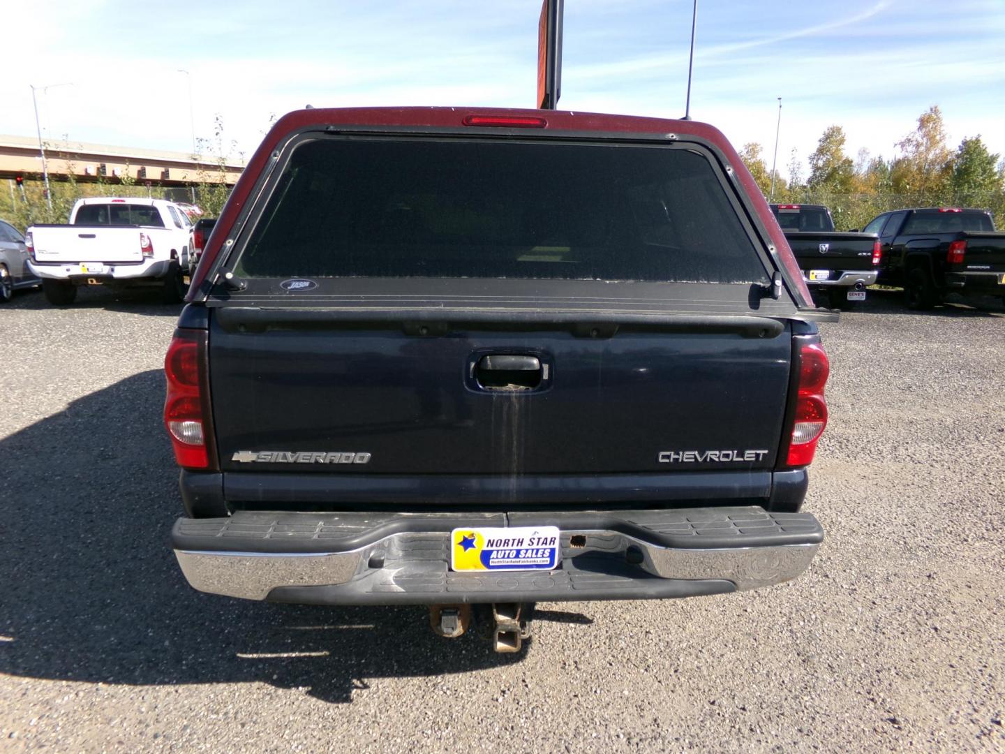 2005 Blue Chevrolet Silverado 1500 Ext. Cab Long Bed 4WD (1GCEK19Z95Z) with an 5.3L V8 OHV 16V FFV engine, 4-Speed Automatic Overdrive transmission, located at 2630 Philips Field Rd., Fairbanks, AK, 99709, (907) 458-0593, 64.848068, -147.780609 - Photo#3