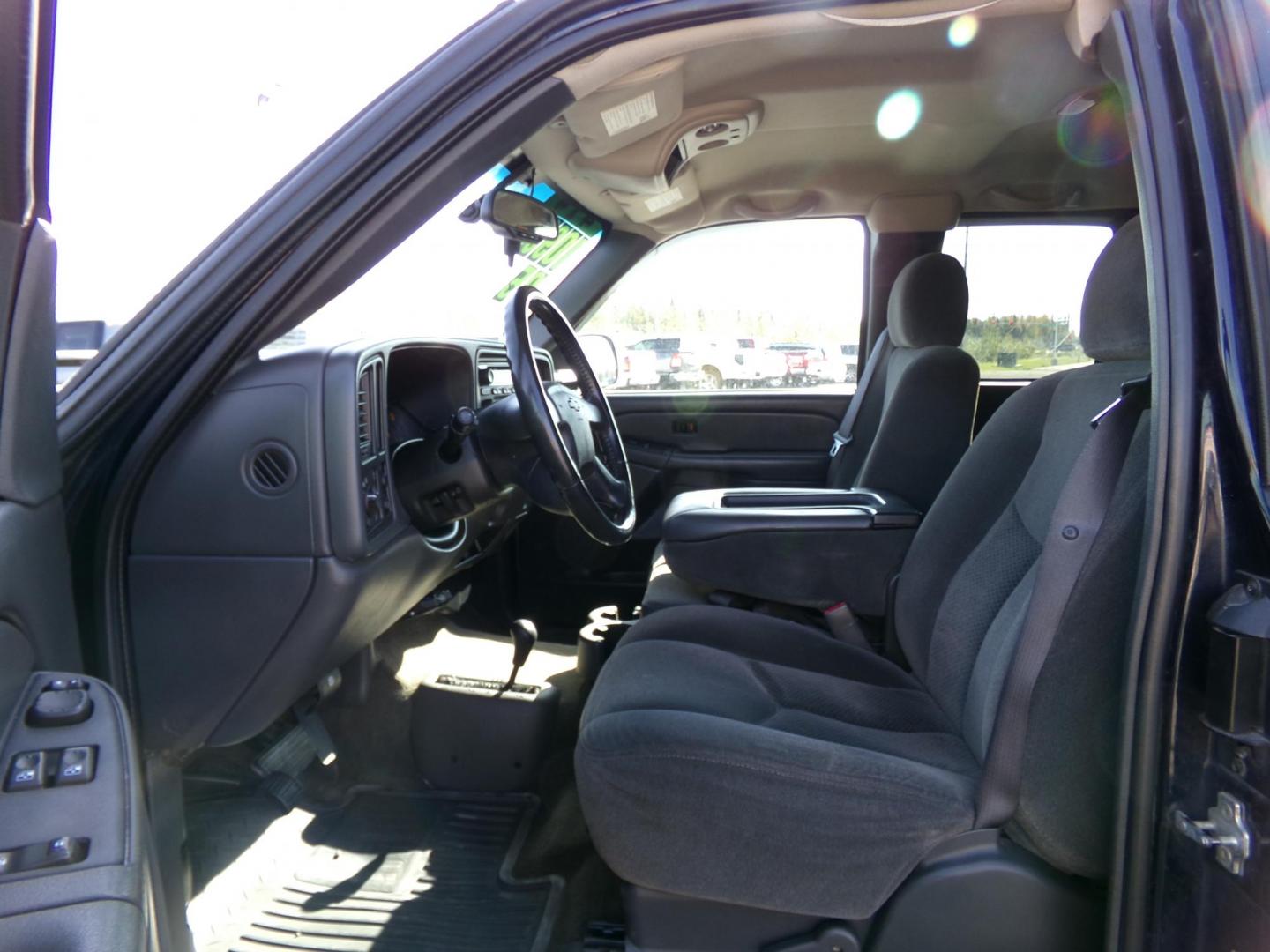 2005 Blue Chevrolet Silverado 1500 Ext. Cab Long Bed 4WD (1GCEK19Z95Z) with an 5.3L V8 OHV 16V FFV engine, 4-Speed Automatic Overdrive transmission, located at 2630 Philips Field Rd., Fairbanks, AK, 99709, (907) 458-0593, 64.848068, -147.780609 - Photo#6