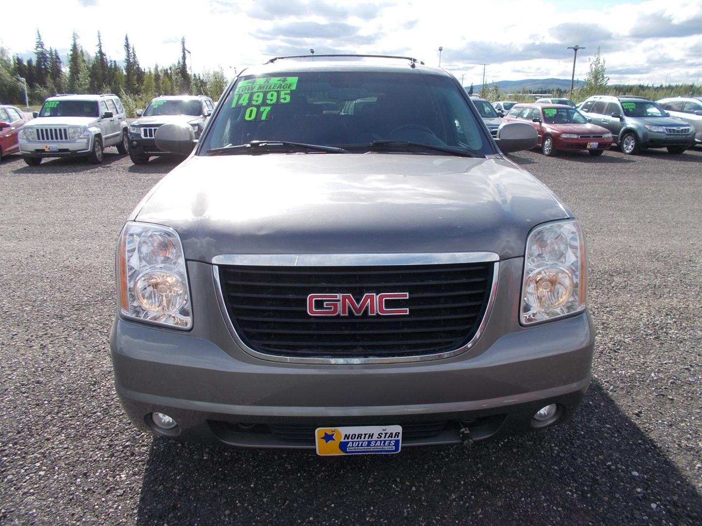 2007 Grey GMC Yukon 4WD (1GKFK13067J) with an 5.3L V8 OHV 16V FFV engine, 4-Speed Automatic Overdrive transmission, located at 2630 Philips Field Rd., Fairbanks, AK, 99709, (907) 458-0593, 64.848068, -147.780609 - Photo#1