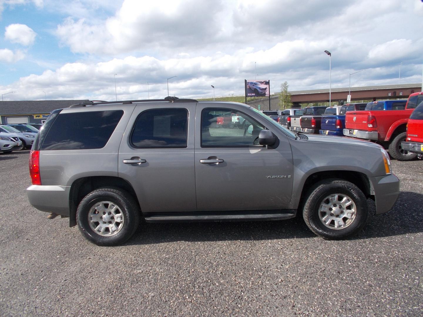 2007 Grey GMC Yukon 4WD (1GKFK13067J) with an 5.3L V8 OHV 16V FFV engine, 4-Speed Automatic Overdrive transmission, located at 2630 Philips Field Rd., Fairbanks, AK, 99709, (907) 458-0593, 64.848068, -147.780609 - Photo#2