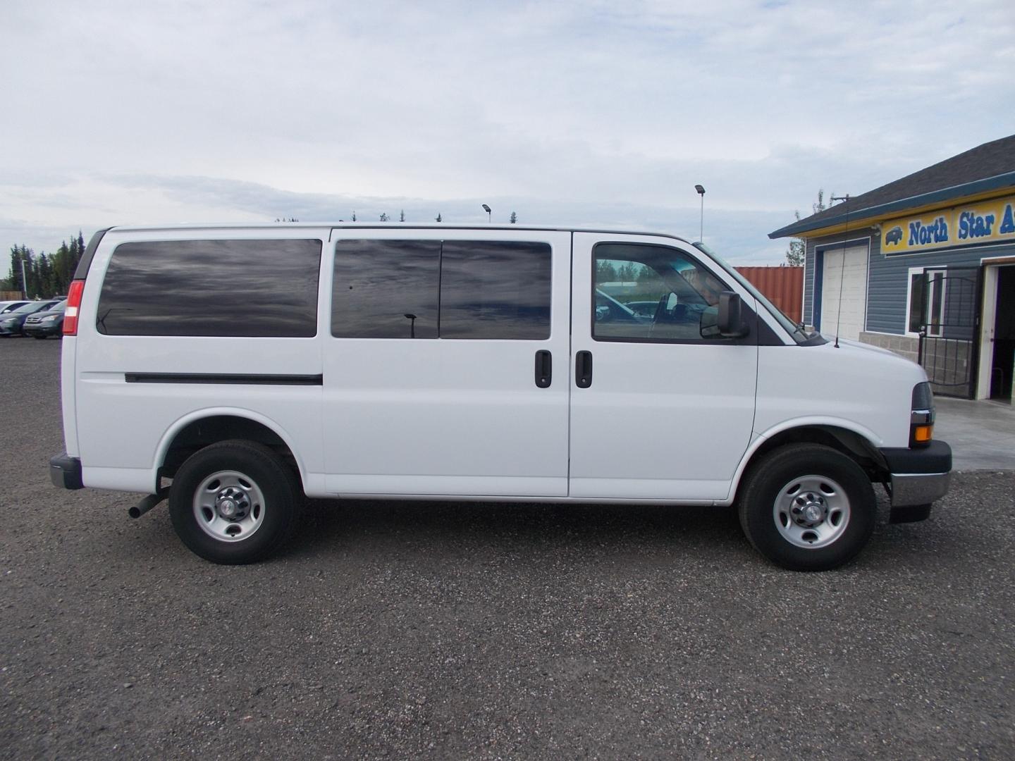 2018 White Chevrolet Express LT 3500 (1GAZGMFP2J1) with an 4.3L V6 DOHC 24V engine, 6A transmission, located at 2630 Philips Field Rd., Fairbanks, AK, 99709, (907) 458-0593, 64.848068, -147.780609 - Photo#2