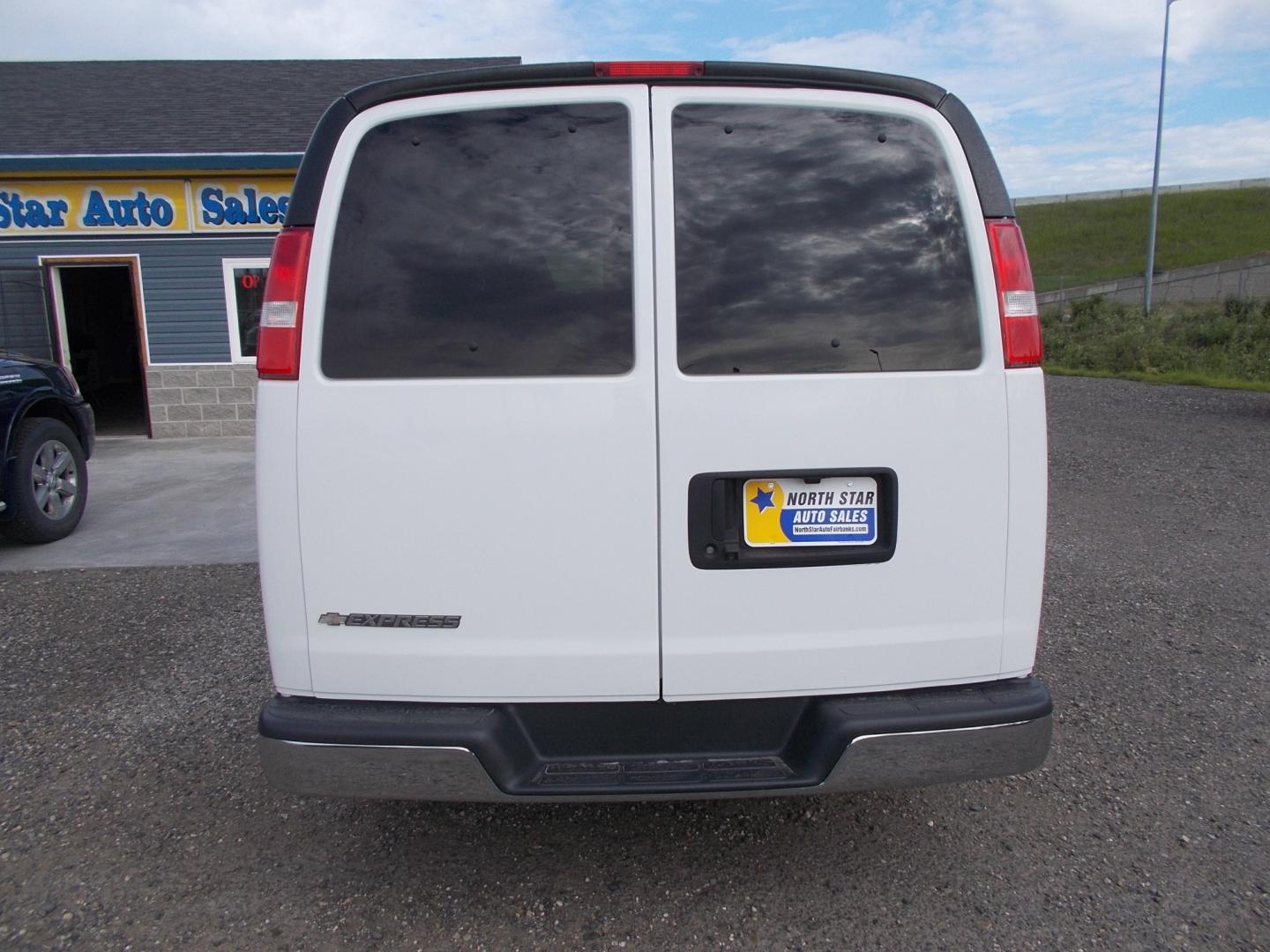 2018 White Chevrolet Express LT 3500 (1GAZGMFP2J1) with an 4.3L V6 DOHC 24V engine, 6A transmission, located at 2630 Philips Field Rd., Fairbanks, AK, 99709, (907) 458-0593, 64.848068, -147.780609 - Photo#3