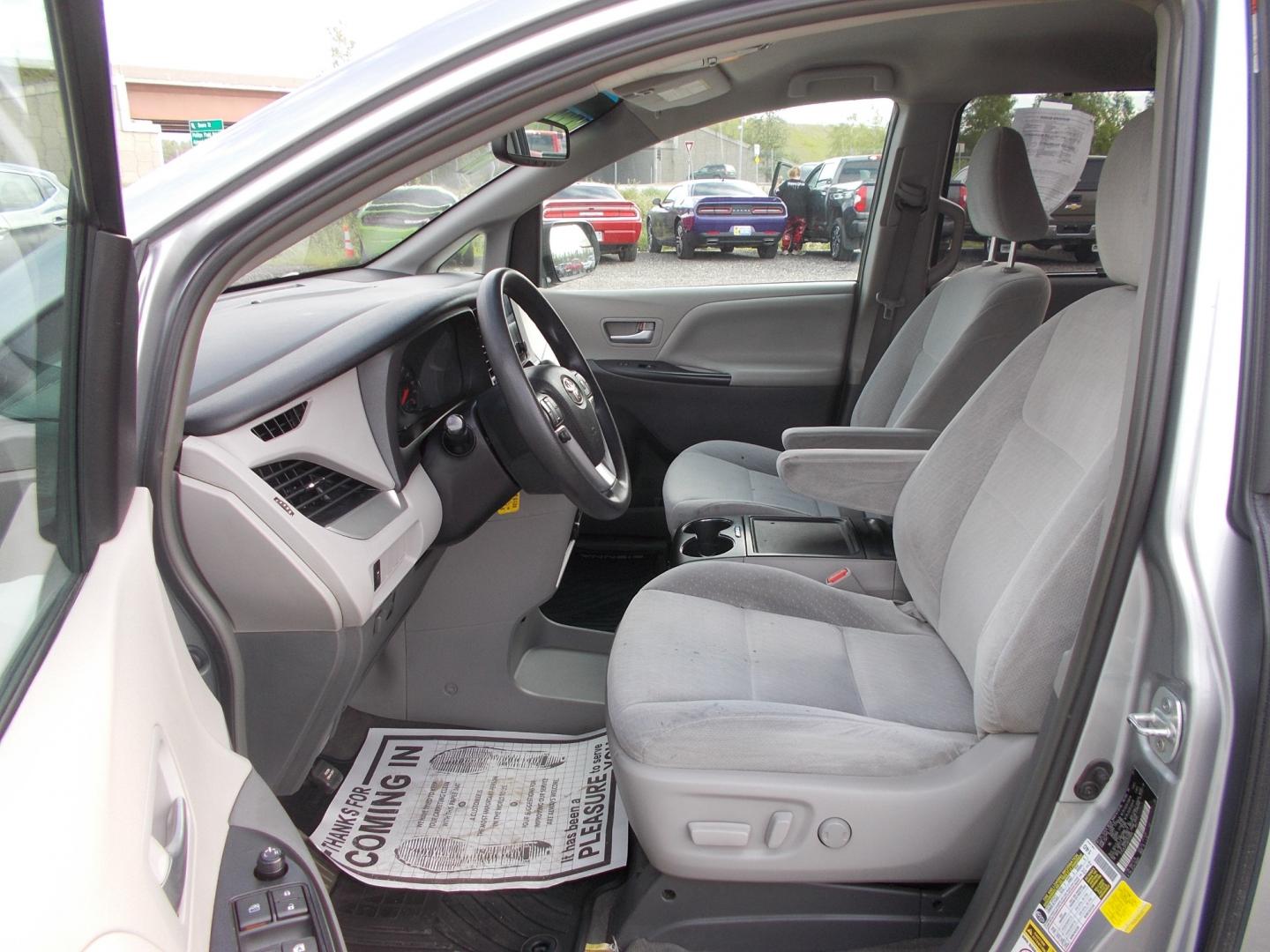 2016 Silver Toyota Sienna LE AWD 7-Passenger V6 (5TDJK3DC3GS) with an 3.5L V6 EFI DOHC 24V engine, 5A transmission, located at 2630 Philips Field Rd., Fairbanks, AK, 99709, (907) 458-0593, 64.848068, -147.780609 - Photo#4