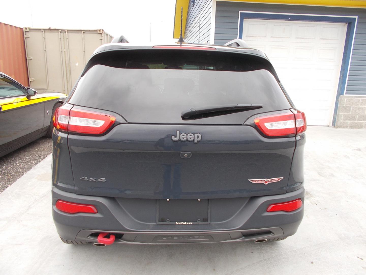 2017 Black Jeep Cherokee Trailhawk 4WD (1C4PJMBS3HW) with an 3.2L V6 DOHC 24V engine, 9A transmission, located at 2630 Philips Field Rd., Fairbanks, AK, 99709, (907) 458-0593, 64.848068, -147.780609 - Photo#3