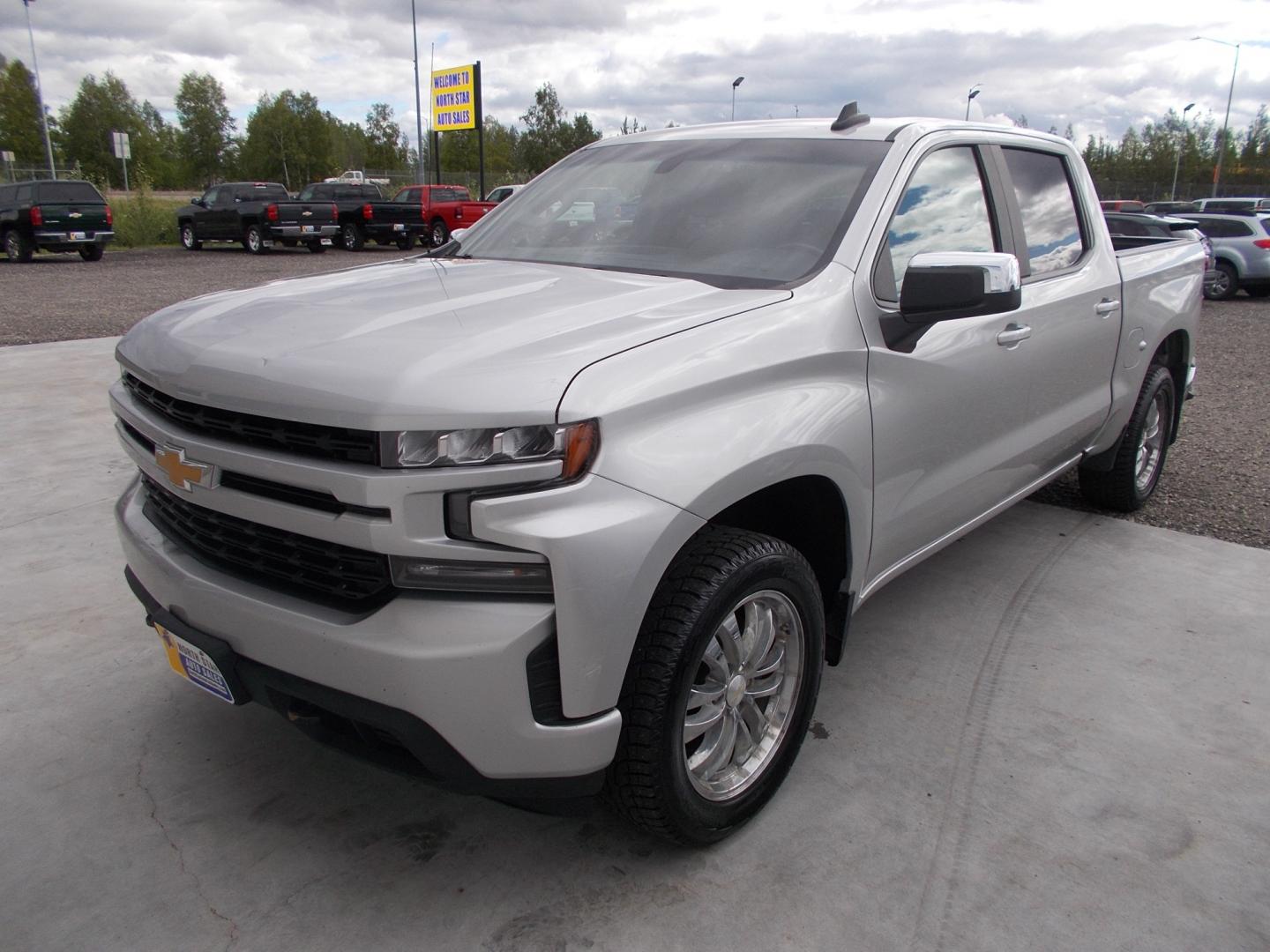 2020 Silver Chevrolet Silverado 1500 LT Crew Cab Long Box 4WD (1GCUYDED6LZ) with an 5.3L V8 OHV 16V engine, 6A transmission, located at 2630 Philips Field Rd., Fairbanks, AK, 99709, (907) 458-0593, 64.848068, -147.780609 - Photo#0