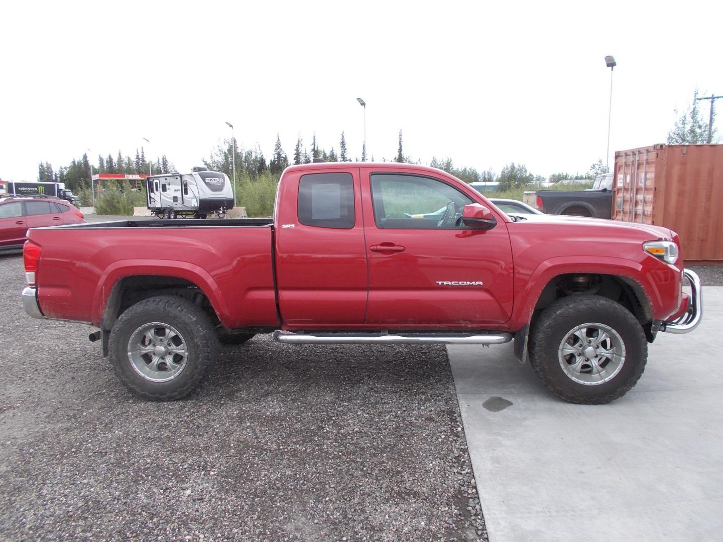 2017 Red Toyota Tacoma SR5 Access Cab V6 6AT 4WD (5TFSZ5AN6HX) with an 3.5L V6 DOHC 24V engine, 6A transmission, located at 2630 Philips Field Rd., Fairbanks, AK, 99709, (907) 458-0593, 64.848068, -147.780609 - Photo#2