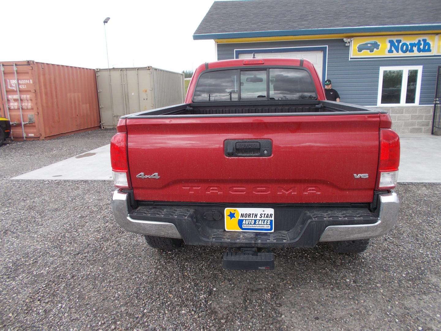 2017 Red Toyota Tacoma SR5 Access Cab V6 6AT 4WD (5TFSZ5AN6HX) with an 3.5L V6 DOHC 24V engine, 6A transmission, located at 2630 Philips Field Rd., Fairbanks, AK, 99709, (907) 458-0593, 64.848068, -147.780609 - Photo#3