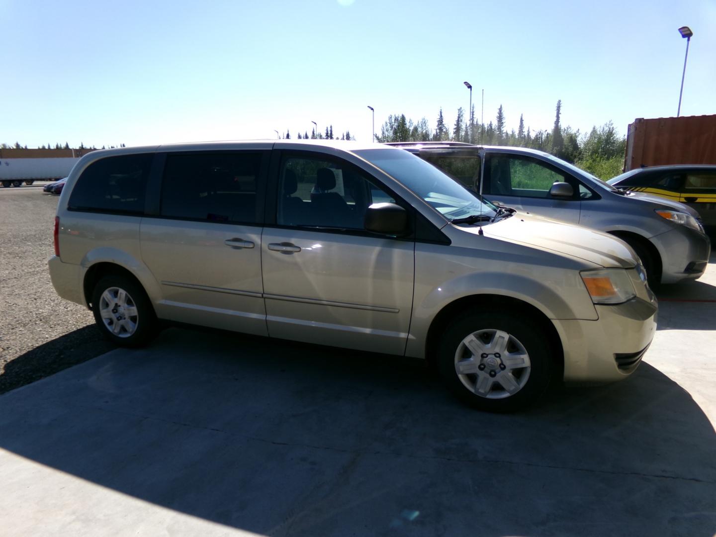 2010 Gold /Black Dodge Grand Caravan SE (2D4RN4DE1AR) with an 3.3L V6 OHV 12V engine, 4-Speed Automatic transmission, located at 2630 Philips Field Rd., Fairbanks, AK, 99709, (907) 458-0593, 64.848068, -147.780609 - Photo#2