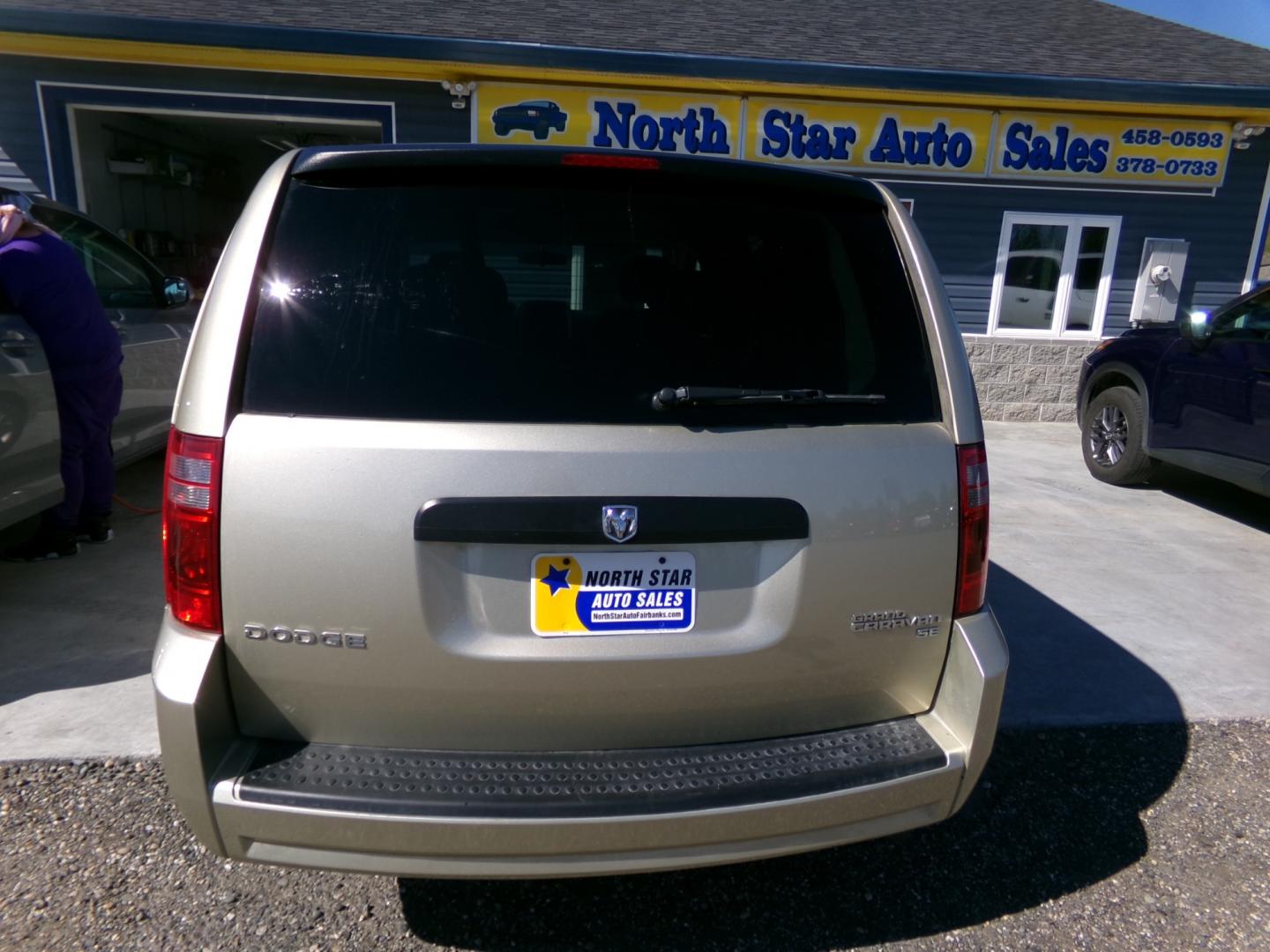 2010 Gold /Black Dodge Grand Caravan SE (2D4RN4DE1AR) with an 3.3L V6 OHV 12V engine, 4-Speed Automatic transmission, located at 2630 Philips Field Rd., Fairbanks, AK, 99709, (907) 458-0593, 64.848068, -147.780609 - Photo#3