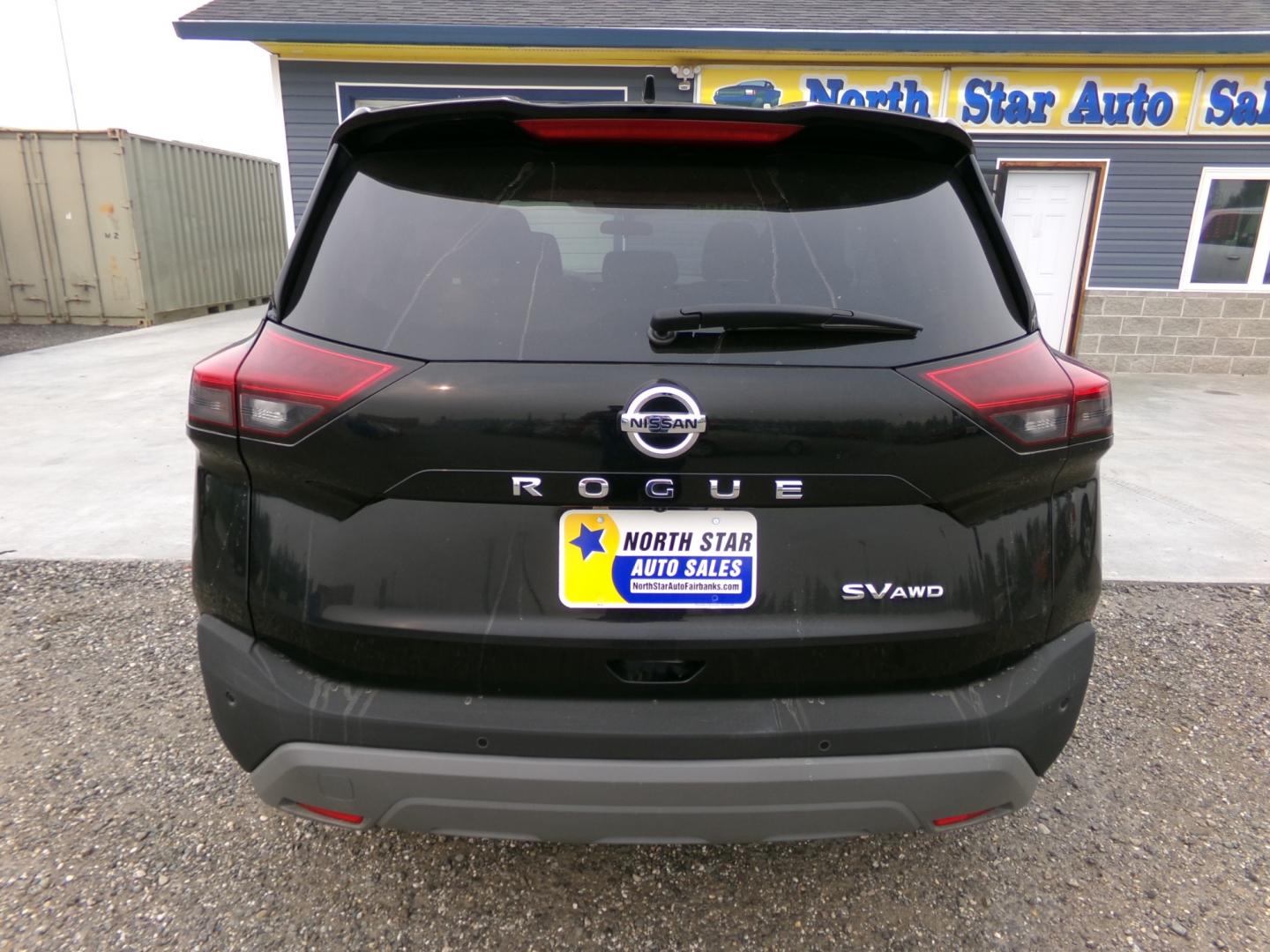 2021 Black Nissan Rogue SV AWD (5N1AT3BB7MC) with an 2.5L L4 DOHC 16V engine, CVT transmission, located at 2630 Philips Field Rd., Fairbanks, AK, 99709, (907) 458-0593, 64.848068, -147.780609 - Photo#3