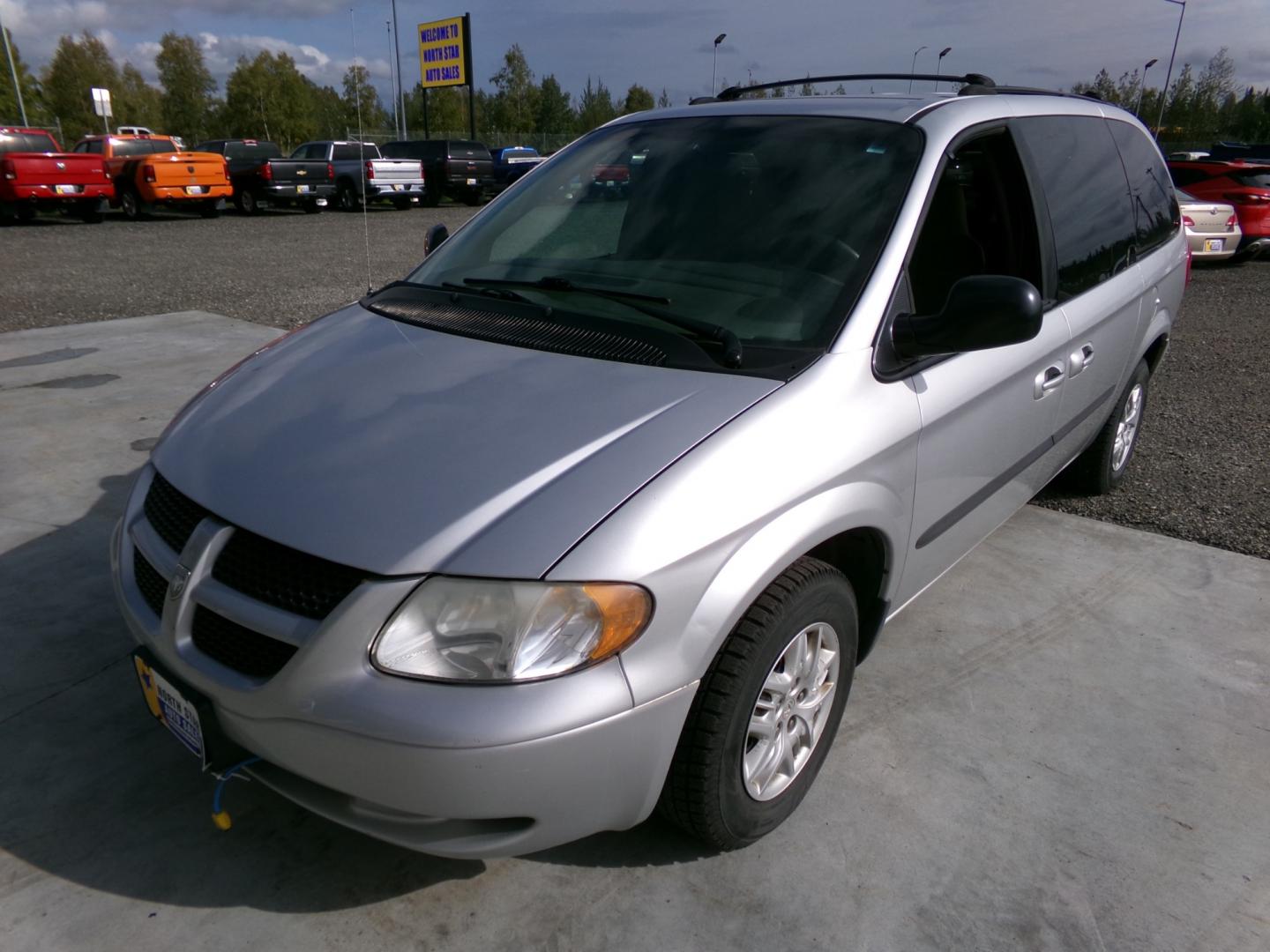 2003 Silver Dodge Grand Caravan Sport FWD (2D4GP44R73R) with an 3.3L V6 OHV 12V engine, 4-Speed Automatic Overdrive transmission, located at 2630 Philips Field Rd., Fairbanks, AK, 99709, (907) 458-0593, 64.848068, -147.780609 - Photo#0