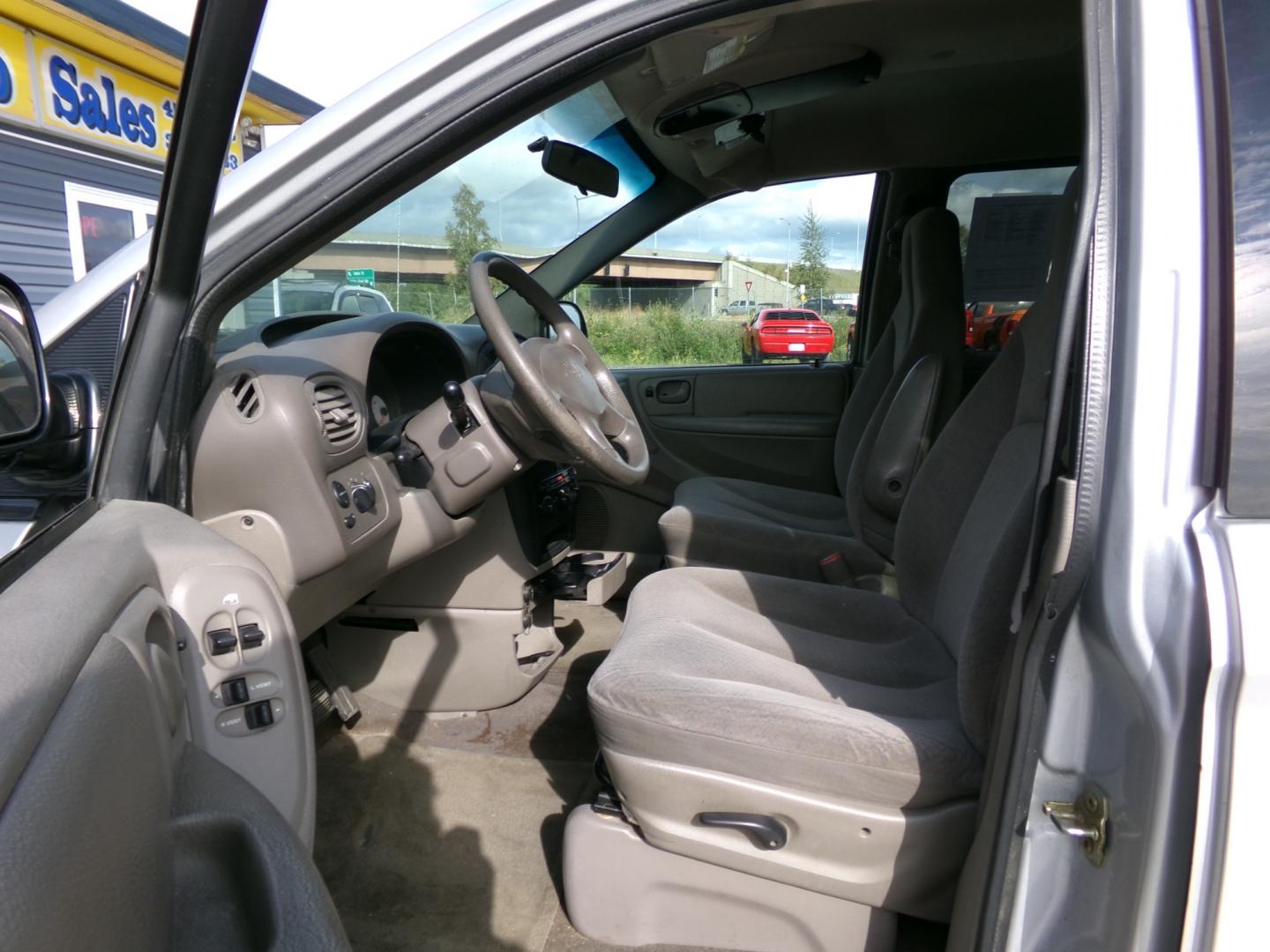 2003 Silver Dodge Grand Caravan Sport FWD (2D4GP44R73R) with an 3.3L V6 OHV 12V engine, 4-Speed Automatic Overdrive transmission, located at 2630 Philips Field Rd., Fairbanks, AK, 99709, (907) 458-0593, 64.848068, -147.780609 - Photo#4