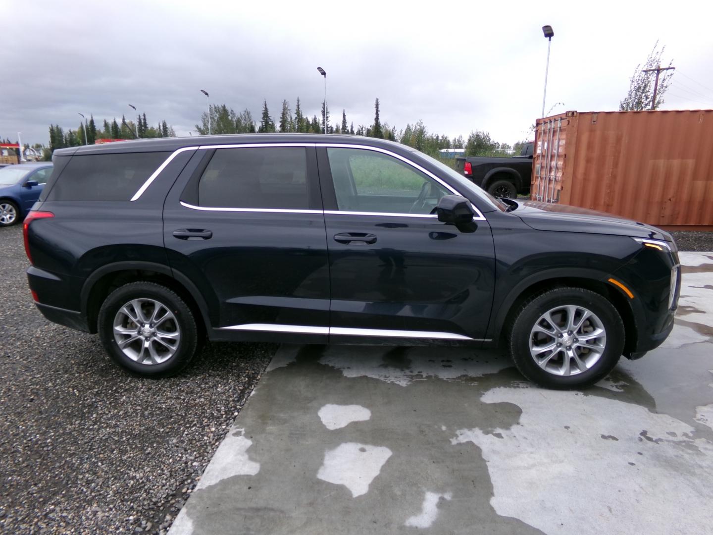 2020 Black Hyundai Palisade SE AWD (KM8R1DHE5LU) with an 3.8L V6 DOHC 24V engine, 8A transmission, located at 2630 Philips Field Rd., Fairbanks, AK, 99709, (907) 458-0593, 64.848068, -147.780609 - Photo#2