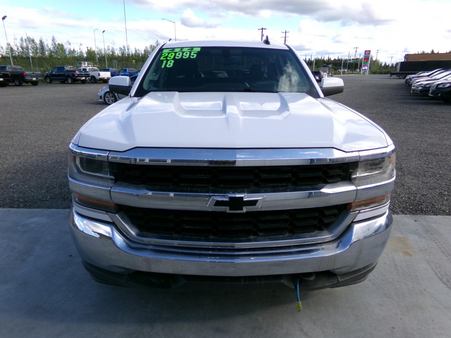 2018 White Chevrolet Silverado 1500 LT Crew Cab Long Box 4WD (3GCUKREC5JG) with an 5.3L V8 OHV 16V engine, 6A transmission, located at 2630 Philips Field Rd., Fairbanks, AK, 99709, (907) 458-0593, 64.848068, -147.780609 - Photo#1