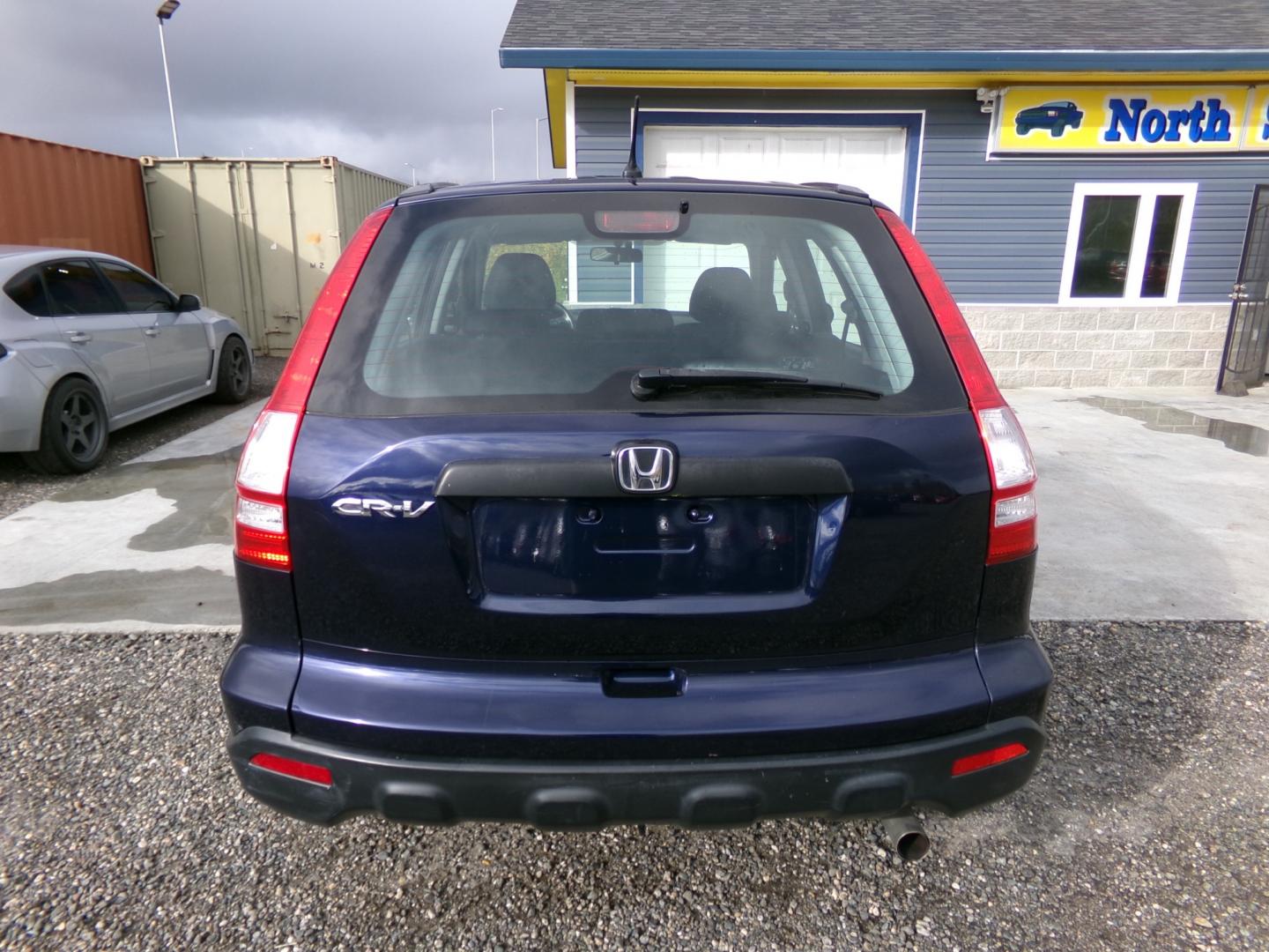 2007 Blue Honda CR-V LX 4WD AT (JHLRE48367C) with an 2.4L L4 DOHC 16V engine, 5-Speed Automatic Overdrive transmission, located at 2630 Philips Field Rd., Fairbanks, AK, 99709, (907) 458-0593, 64.848068, -147.780609 - Photo#3