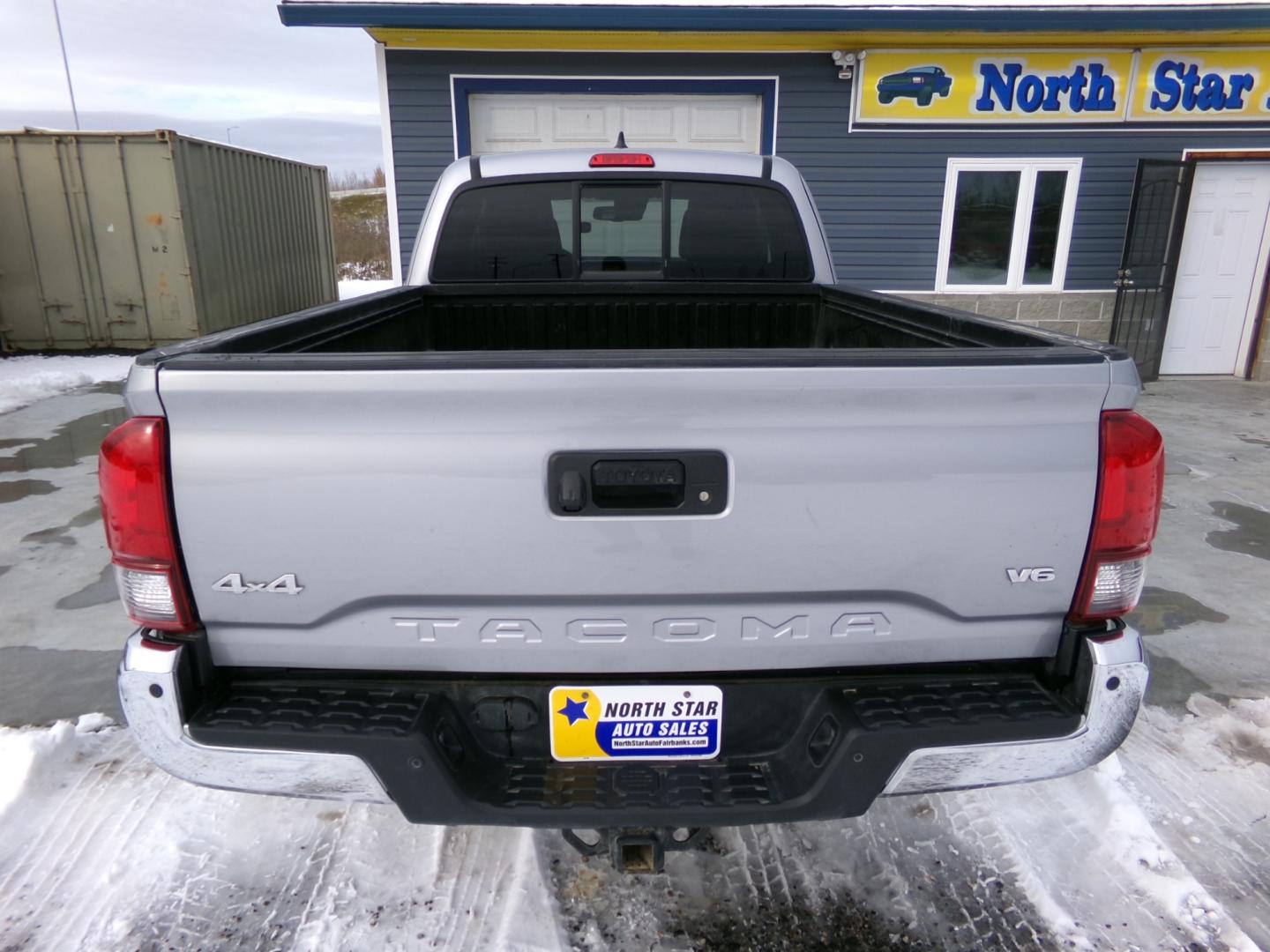 2019 Grey Toyota Tacoma SR5 Access Cab V6 6AT 4WD (5TFSZ5AN8KX) with an 3.5L V6 DOHC 24V engine, 6A transmission, located at 2630 Philips Field Rd., Fairbanks, AK, 99709, (907) 458-0593, 64.848068, -147.780609 - Photo#4