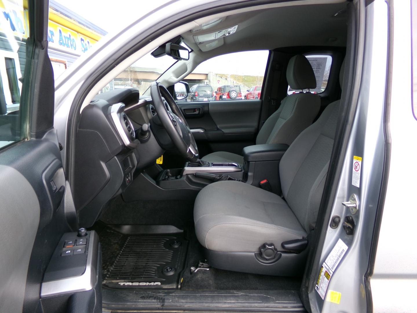 2019 Grey Toyota Tacoma SR5 Access Cab V6 6AT 4WD (5TFSZ5AN8KX) with an 3.5L V6 DOHC 24V engine, 6A transmission, located at 2630 Philips Field Rd., Fairbanks, AK, 99709, (907) 458-0593, 64.848068, -147.780609 - Photo#5