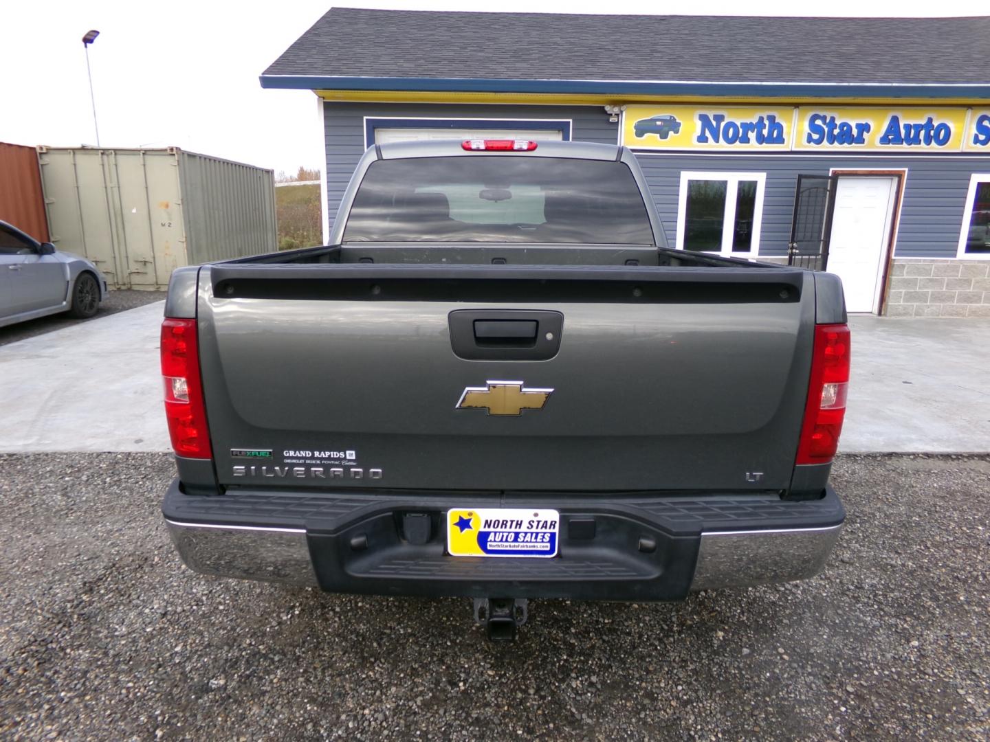 2011 Grey Chevrolet Silverado 1500 LT Crew Cab 4WD (3GCPKSE3XBG) with an 5.3L V8 OHV 16V FFV engine, 4-Speed Automatic transmission, located at 2630 Philips Field Rd., Fairbanks, AK, 99709, (907) 458-0593, 64.848068, -147.780609 - Photo#3