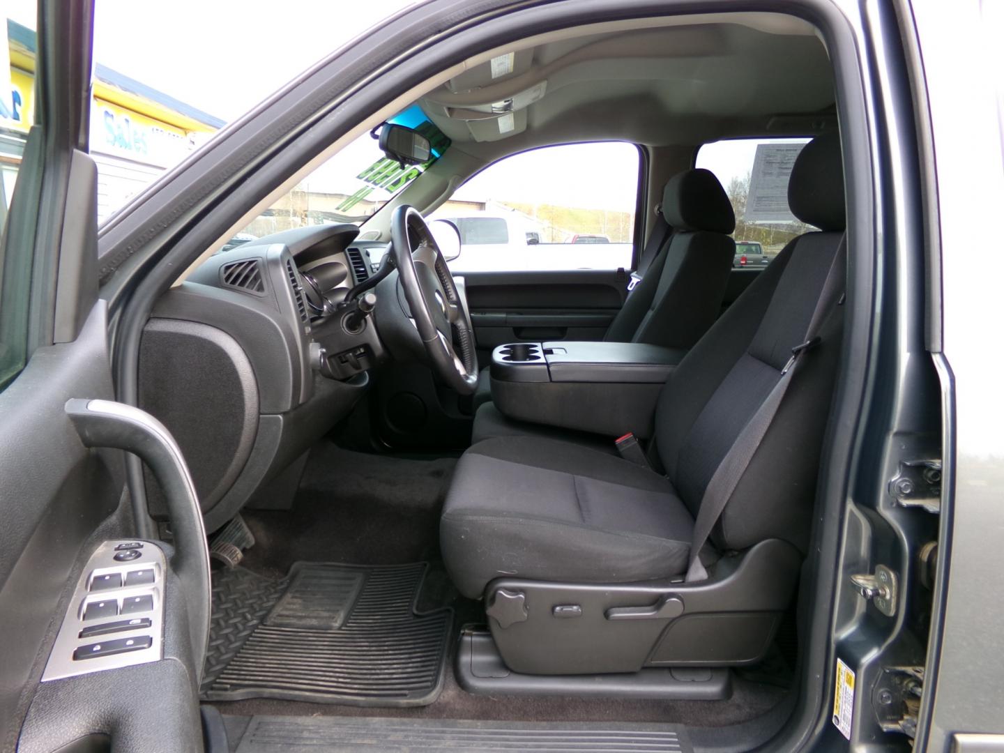 2011 Grey Chevrolet Silverado 1500 LT Crew Cab 4WD (3GCPKSE3XBG) with an 5.3L V8 OHV 16V FFV engine, 4-Speed Automatic transmission, located at 2630 Philips Field Rd., Fairbanks, AK, 99709, (907) 458-0593, 64.848068, -147.780609 - Photo#4