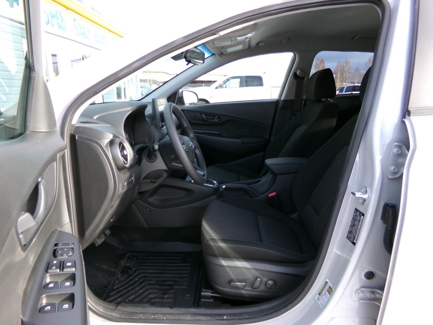 2023 Silver Hyundai Kona SEL AWD (KM8K6CAB9PU) with an 2.0L L4 DOHC 16V engine, CVT transmission, located at 2630 Philips Field Rd., Fairbanks, AK, 99709, (907) 458-0593, 64.848068, -147.780609 - Photo#4