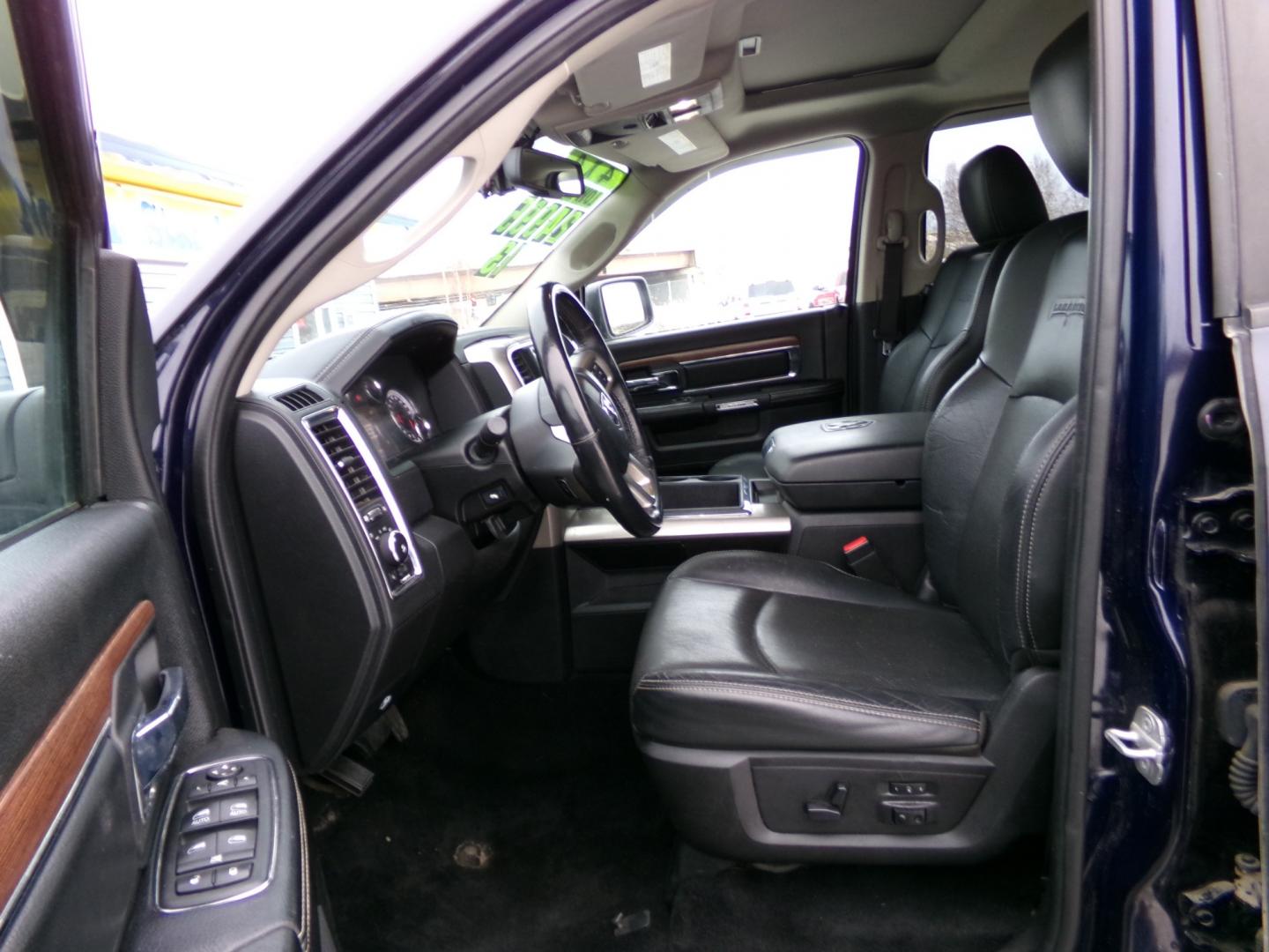 2013 Blue Dodge 1500 Laramie Crew Cab SWB 4WD (1C6RR7NT0DS) with an 5.7L V8 OHV 16V engine, 6-Speed Automatic transmission, located at 2630 Philips Field Rd., Fairbanks, AK, 99709, (907) 458-0593, 64.848068, -147.780609 - Photo#4