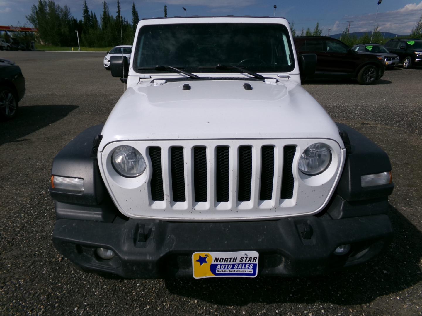 2018 White Jeep Wrangler JK Unlimited Sport (1C4HJXDG2JW) with an 3.6L V6 DOHC 24V FFV engine, 6A transmission, located at 2630 Philips Field Rd., Fairbanks, AK, 99709, (907) 458-0593, 64.848068, -147.780609 - Photo#1