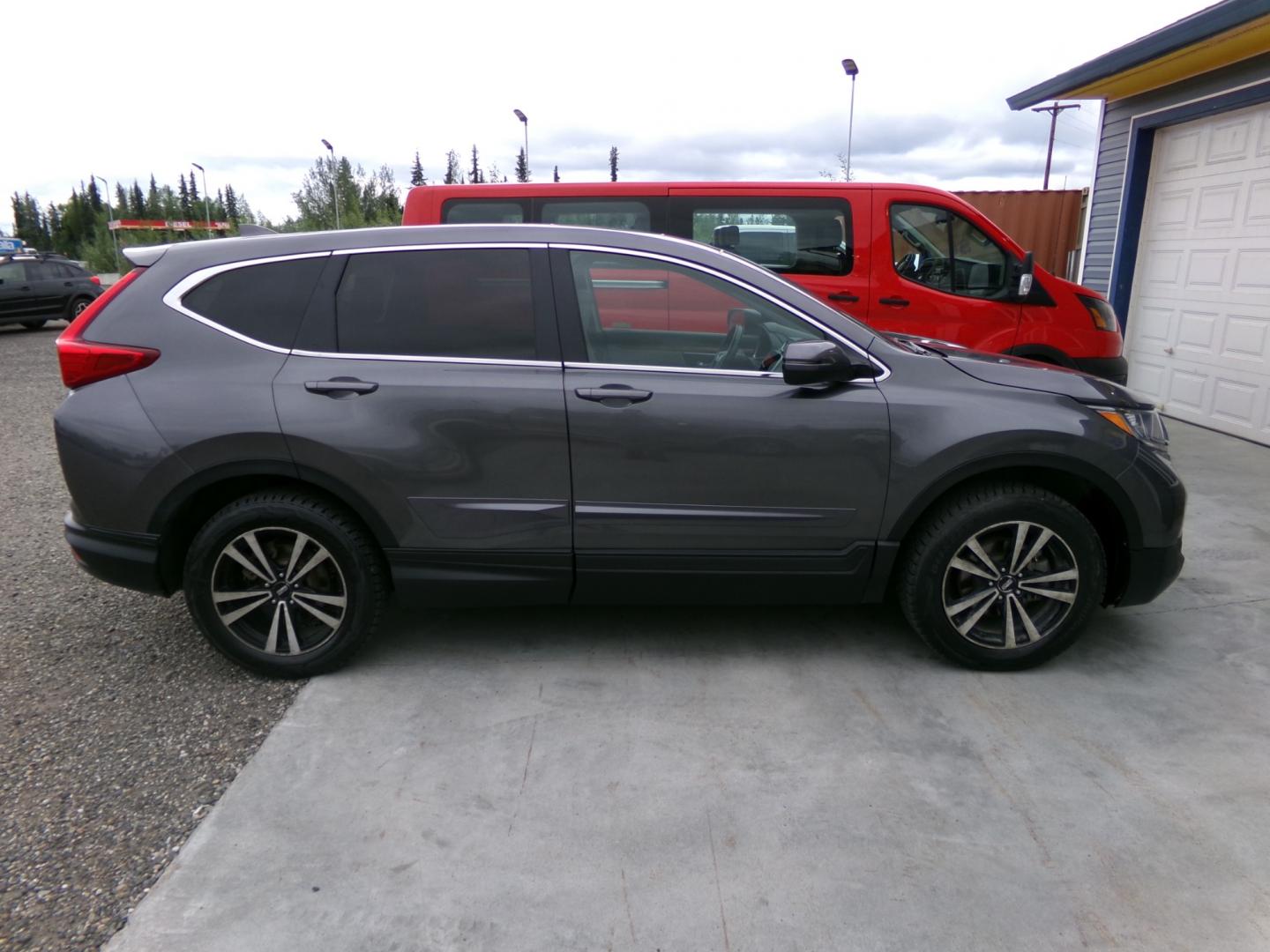 2018 Grey /Black Honda CR-V EX-L W/ Navigation (5J6RW2H88JA) with an 2.4L L4 DOHC 16V engine, located at 2630 Philips Field Rd., Fairbanks, AK, 99709, (907) 458-0593, 64.848068, -147.780609 - Photo#2