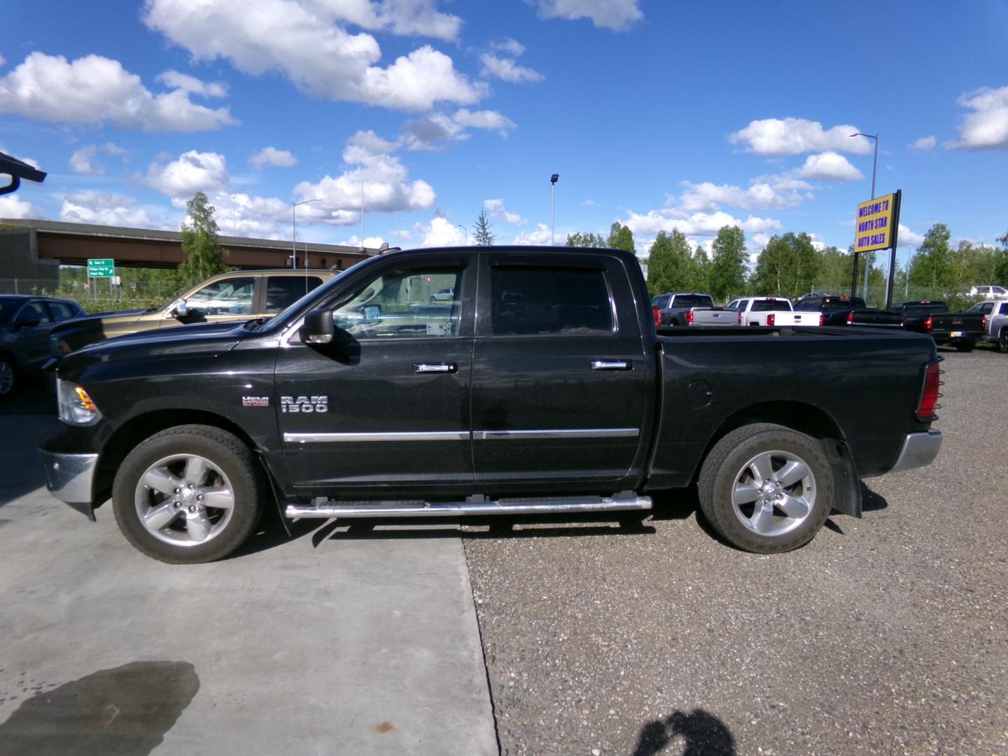 2017 Black Dodge 1500 SLT Crew Cab SWB 4WD (3C6RR7LT2HG) with an 5.7L V8 OHV 16V engine, 8A transmission, located at 2630 Philips Field Rd., Fairbanks, AK, 99709, (907) 458-0593, 64.848068, -147.780609 - Photo#2