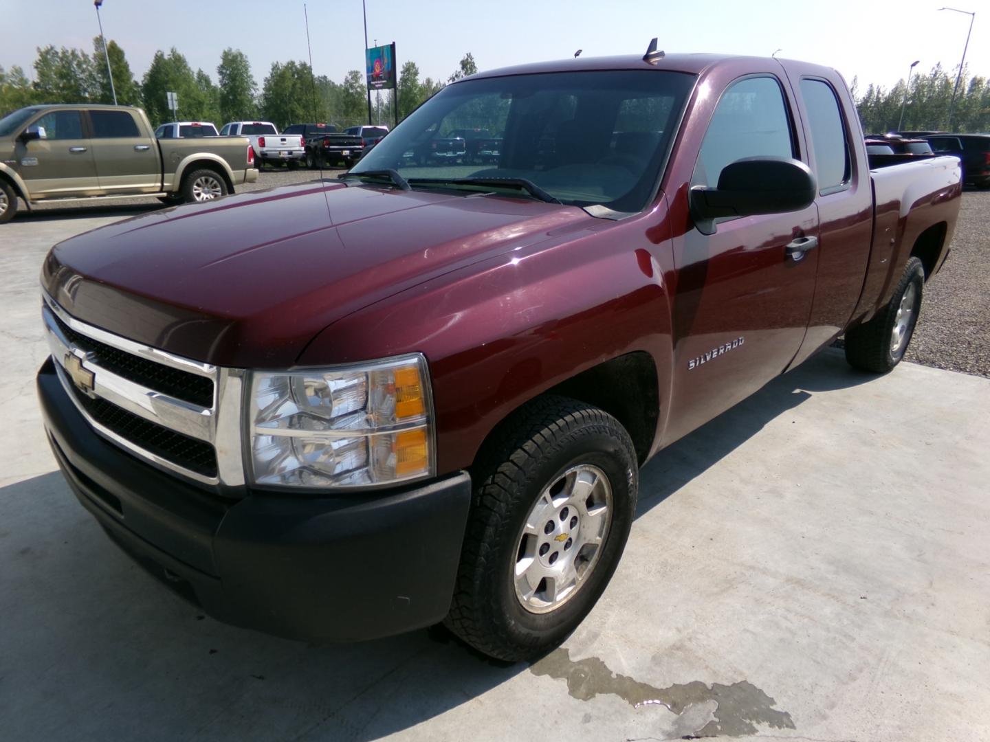 2011 Red /Black Chevrolet Silverado 1500 LT Ext. Cab 4WD (1GCRKSE38BZ) with an 5.3L V8 OHV 16V FFV engine, 4-Speed Automatic transmission, located at 2630 Philips Field Rd., Fairbanks, AK, 99709, (907) 458-0593, 64.848068, -147.780609 - Photo#0