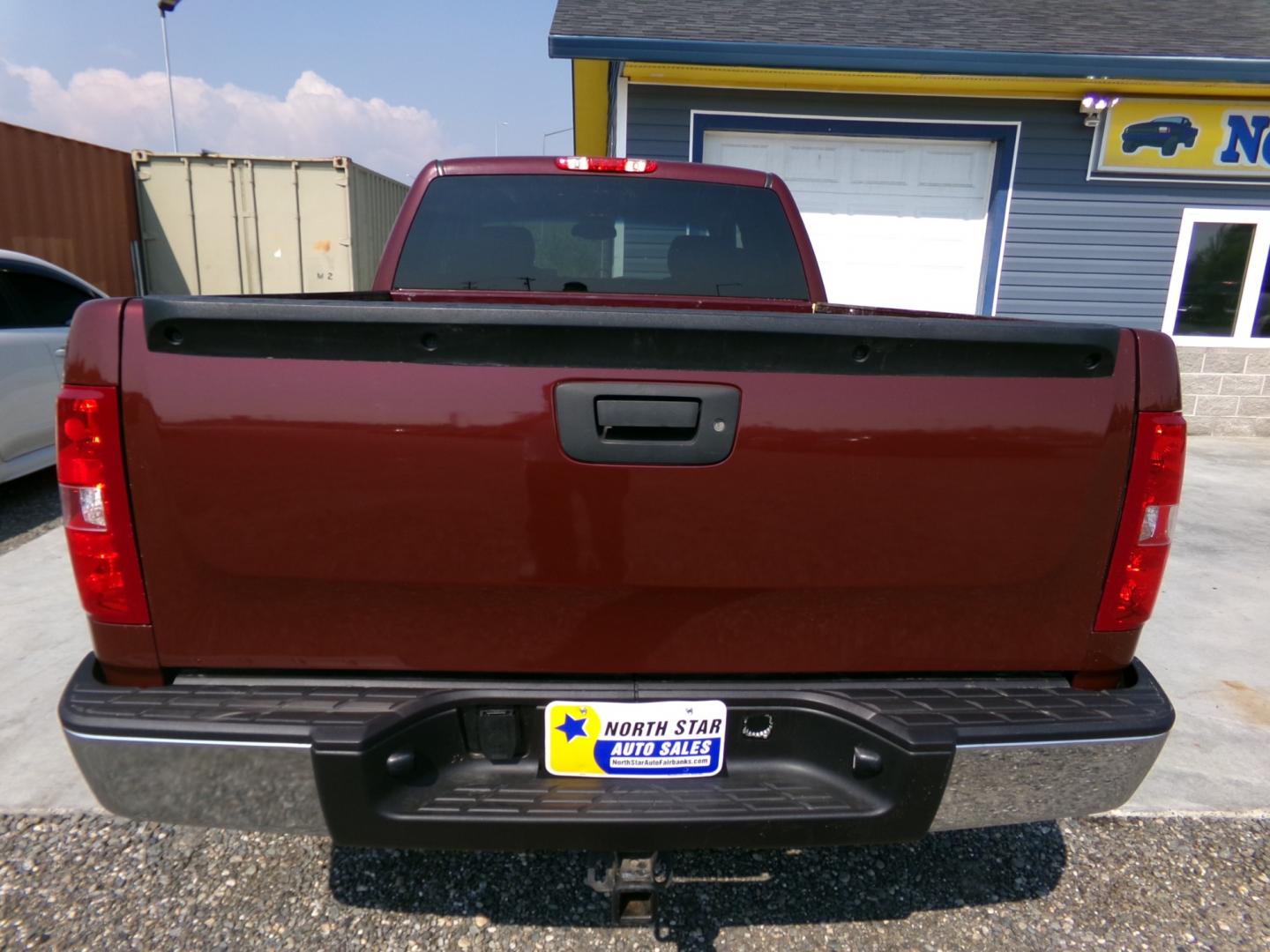 2011 Red /Black Chevrolet Silverado 1500 LT Ext. Cab 4WD (1GCRKSE38BZ) with an 5.3L V8 OHV 16V FFV engine, 4-Speed Automatic transmission, located at 2630 Philips Field Rd., Fairbanks, AK, 99709, (907) 458-0593, 64.848068, -147.780609 - Photo#3