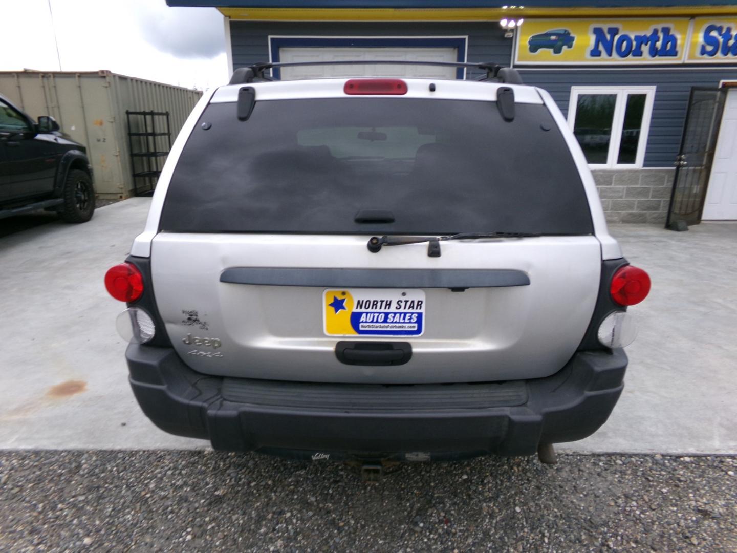 2004 Silver /Black Jeep Grand Cherokee Columbia Edition 4WD (1J4GW48S64C) with an 4.0L L6 OHV 12V engine, 4-Speed Automatic Overdrive transmission, located at 2630 Philips Field Rd., Fairbanks, AK, 99709, (907) 458-0593, 64.848068, -147.780609 - Photo#3