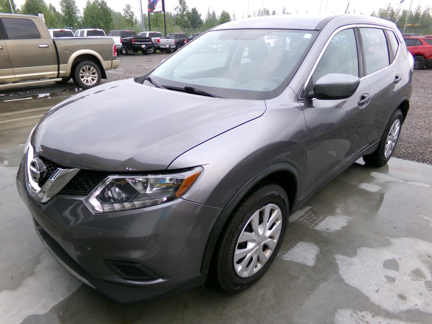 2016 Grey Nissan Rogue SV AWD (KNMAT2MV9GP) with an 2.5L L4 DOHC 16V engine, CVT transmission, located at 2630 Philips Field Rd., Fairbanks, AK, 99709, (907) 458-0593, 64.848068, -147.780609 - Photo#0