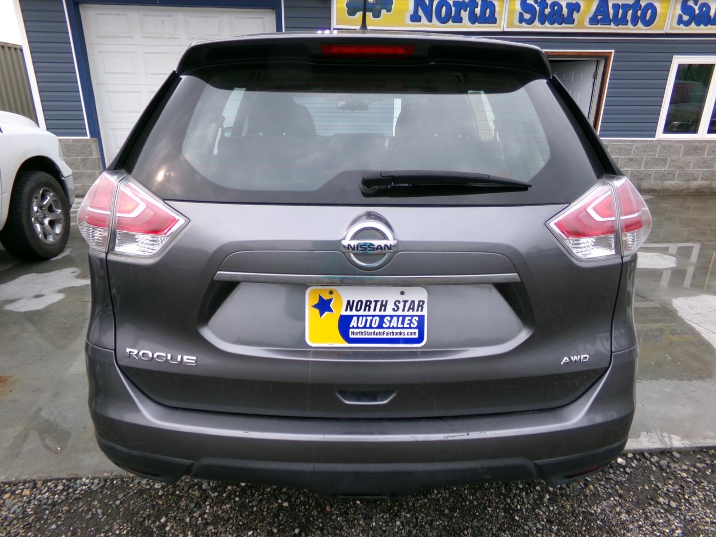 2016 Grey Nissan Rogue SV AWD (KNMAT2MV9GP) with an 2.5L L4 DOHC 16V engine, CVT transmission, located at 2630 Philips Field Rd., Fairbanks, AK, 99709, (907) 458-0593, 64.848068, -147.780609 - Photo#3