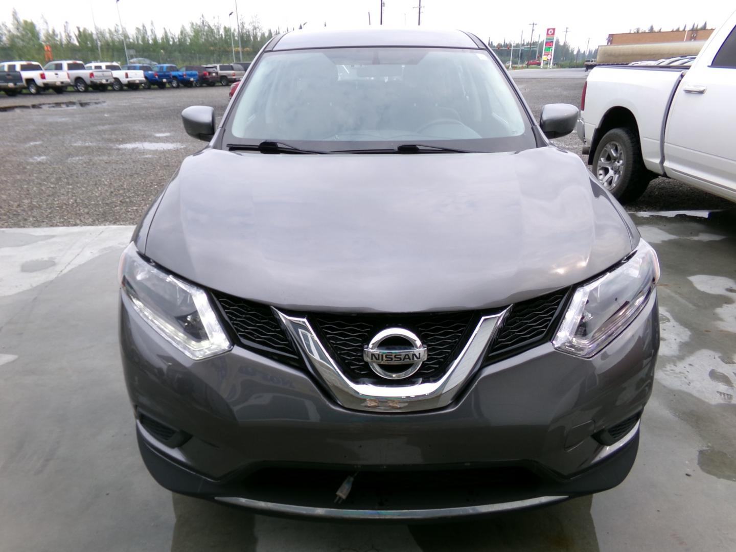 2016 Grey Nissan Rogue SV AWD (KNMAT2MV9GP) with an 2.5L L4 DOHC 16V engine, CVT transmission, located at 2630 Philips Field Rd., Fairbanks, AK, 99709, (907) 458-0593, 64.848068, -147.780609 - Photo#1