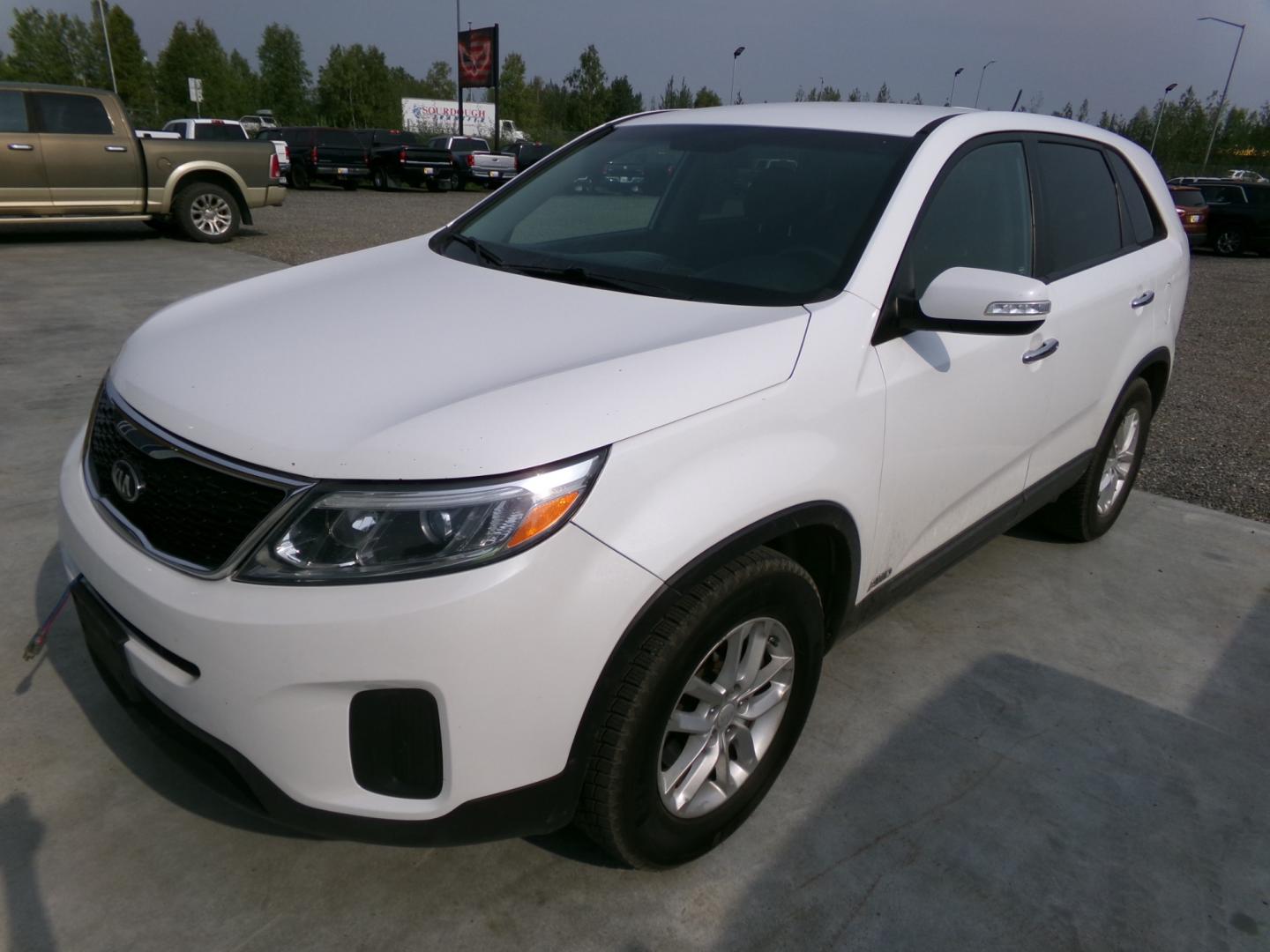 2015 White Kia Sorento LX AWD (5XYKTCA60FG) with an 2.4L L4 DOHC 16V engine, 6-Speed Automatic transmission, located at 2630 Philips Field Rd., Fairbanks, AK, 99709, (907) 458-0593, 64.848068, -147.780609 - Photo#0