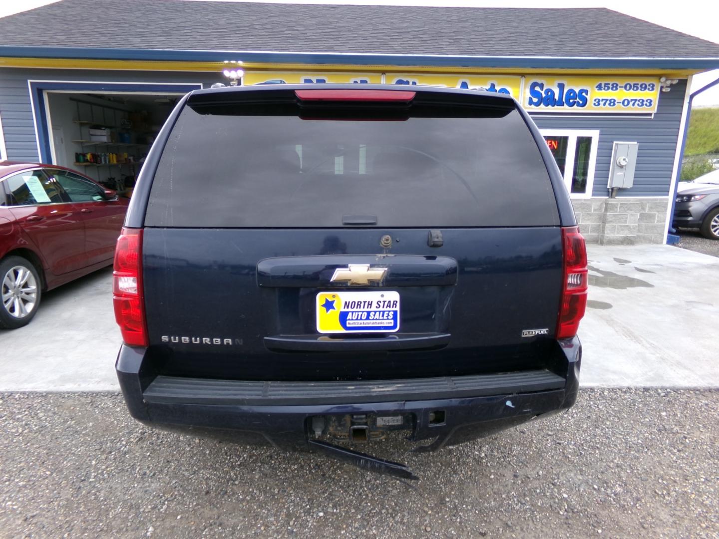 2009 Blue Chevrolet Suburban LS 1500 4WD (1GNFK16319R) with an 5.3L V8 OHV 16V FFV engine, 4-Speed Automatic transmission, located at 2630 Philips Field Rd., Fairbanks, AK, 99709, (907) 458-0593, 64.848068, -147.780609 - Photo#3