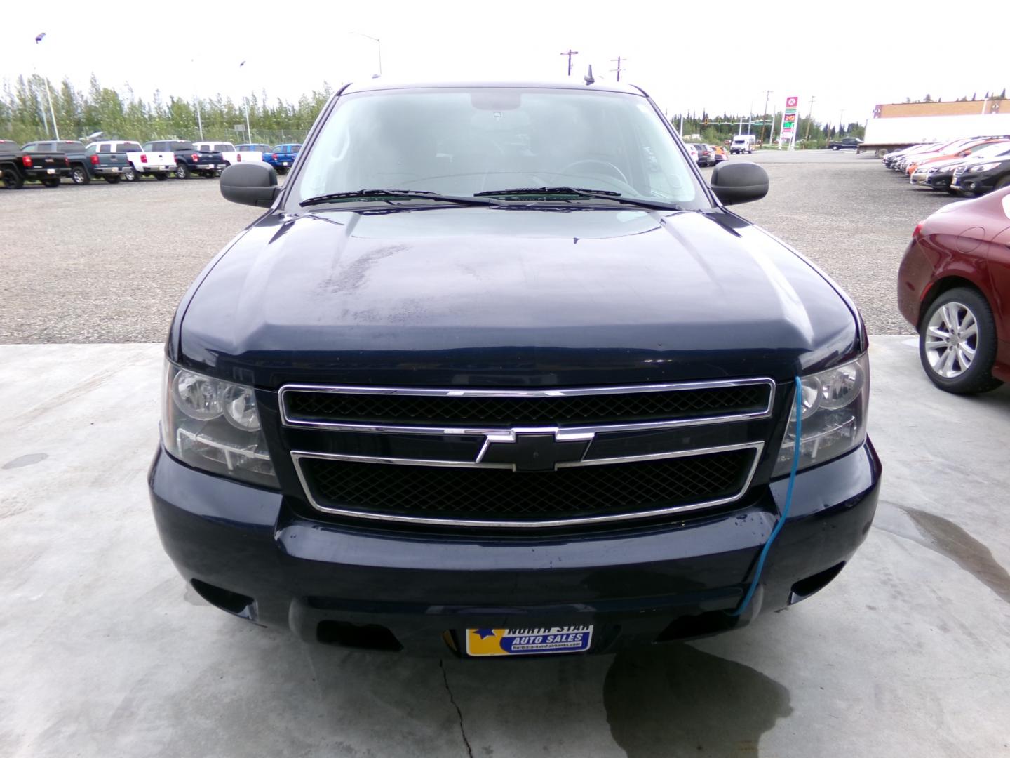 2009 Blue Chevrolet Suburban LS 1500 4WD (1GNFK16319R) with an 5.3L V8 OHV 16V FFV engine, 4-Speed Automatic transmission, located at 2630 Philips Field Rd., Fairbanks, AK, 99709, (907) 458-0593, 64.848068, -147.780609 - Photo#1