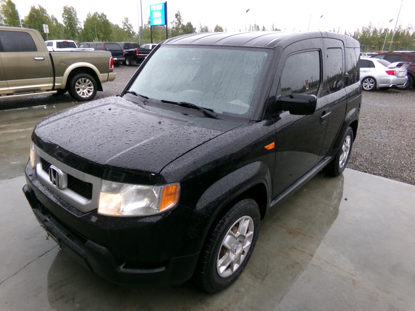 2011 Black Honda Element LX 4WD AT (5J6YH2H3XBL) with an 2.4L L4 DOHC 16V engine, 5-Speed Automatic transmission, located at 2630 Philips Field Rd., Fairbanks, AK, 99709, (907) 458-0593, 64.848068, -147.780609 - Photo#0