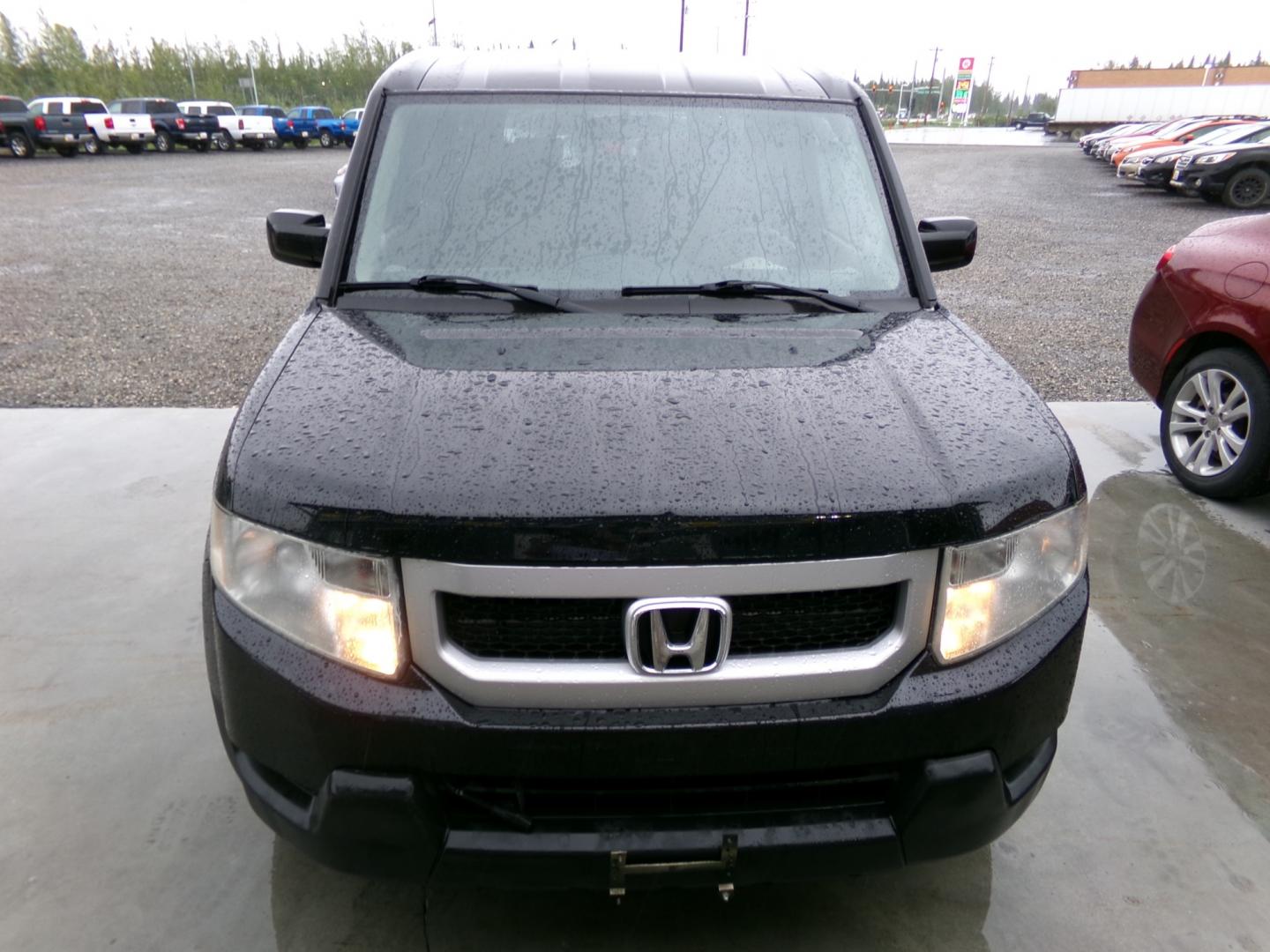 2011 Black Honda Element LX 4WD AT (5J6YH2H3XBL) with an 2.4L L4 DOHC 16V engine, 5-Speed Automatic transmission, located at 2630 Philips Field Rd., Fairbanks, AK, 99709, (907) 458-0593, 64.848068, -147.780609 - Photo#1