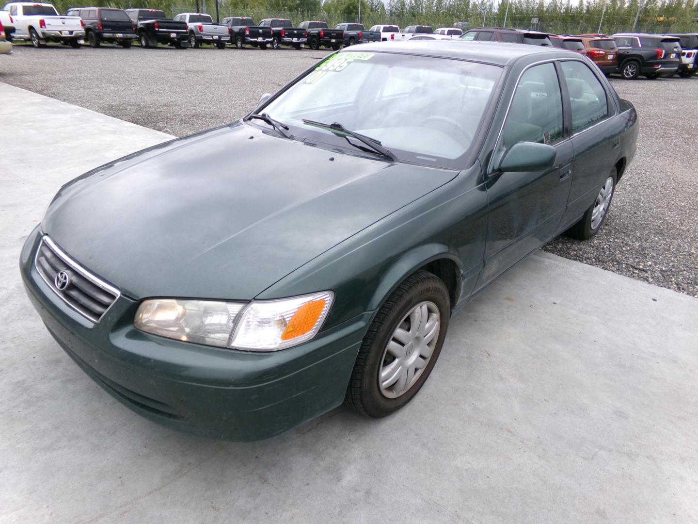 2001 Green Toyota Camry CE (4T1BG22K01U) with an 2.2L L4 DOHC 16V engine, located at 2630 Philips Field Rd., Fairbanks, AK, 99709, (907) 458-0593, 64.848068, -147.780609 - Photo#0