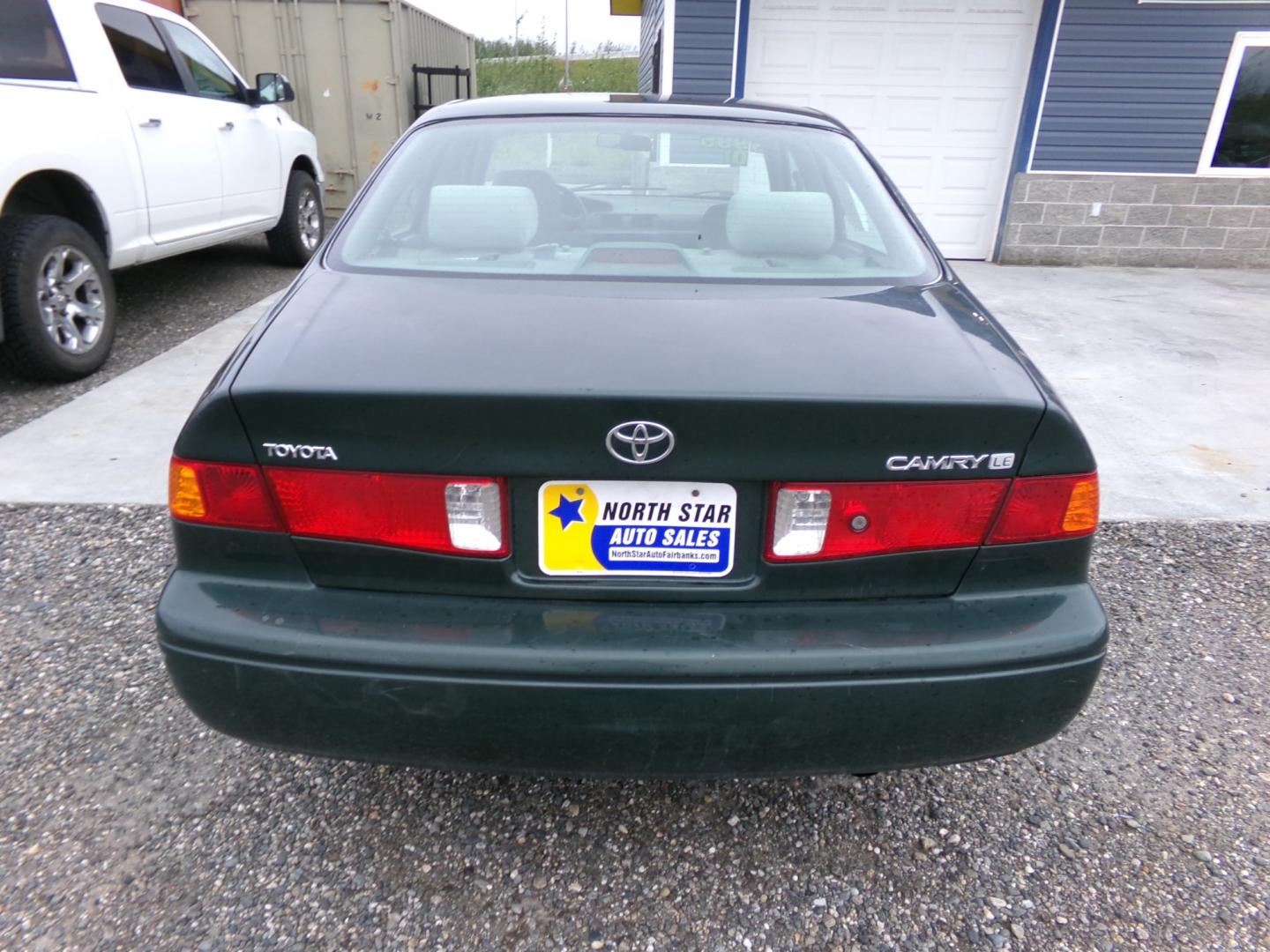 2001 Green Toyota Camry CE (4T1BG22K01U) with an 2.2L L4 DOHC 16V engine, located at 2630 Philips Field Rd., Fairbanks, AK, 99709, (907) 458-0593, 64.848068, -147.780609 - Photo#3