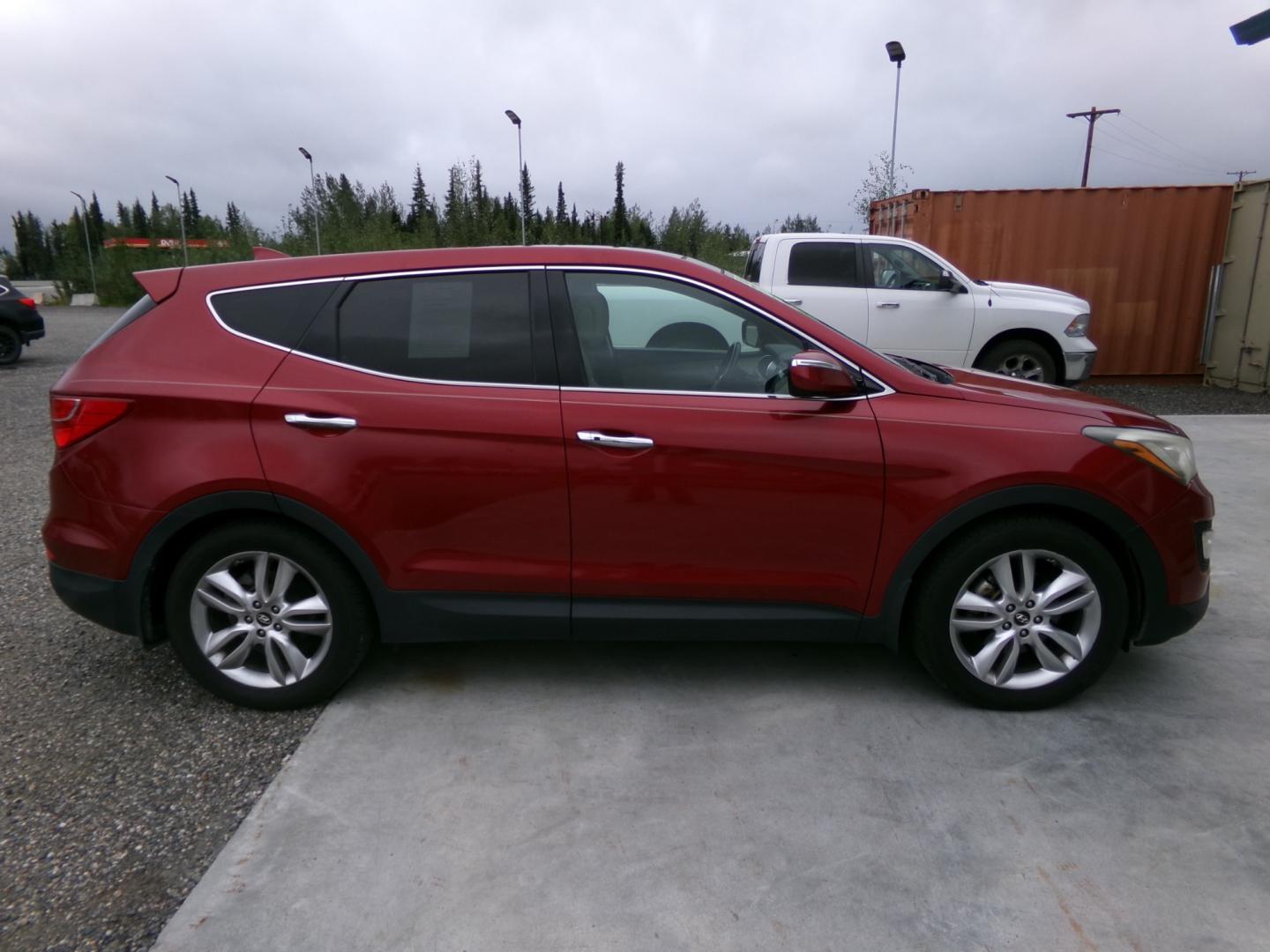 2013 Red Hyundai Santa Fe (5XYZW3LA4DG) , located at 2630 Philips Field Rd., Fairbanks, AK, 99709, (907) 458-0593, 64.848068, -147.780609 - Photo#2